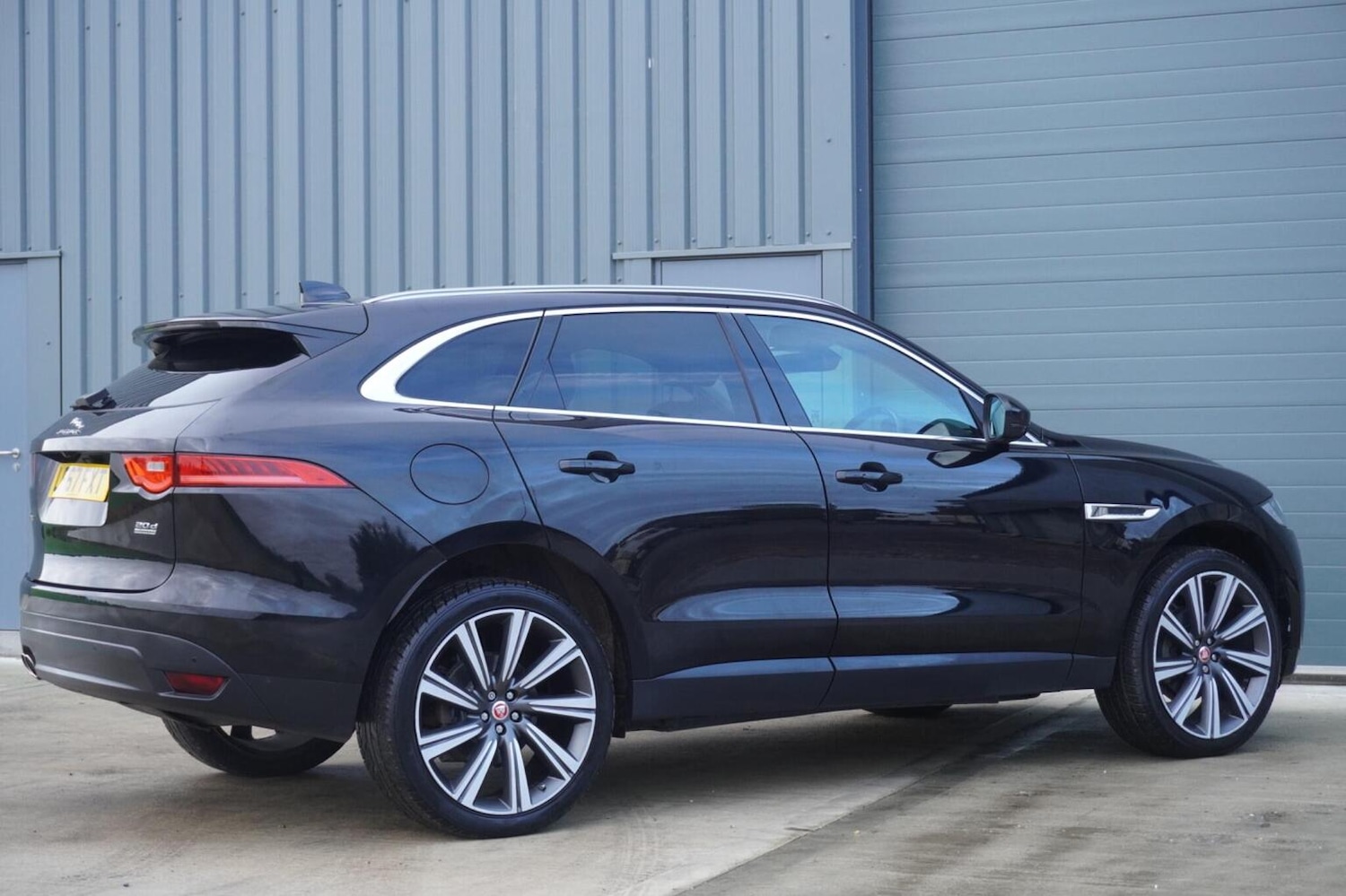 Used Jaguar F-Pace 2017 for sale - 76446028: Photo 4
