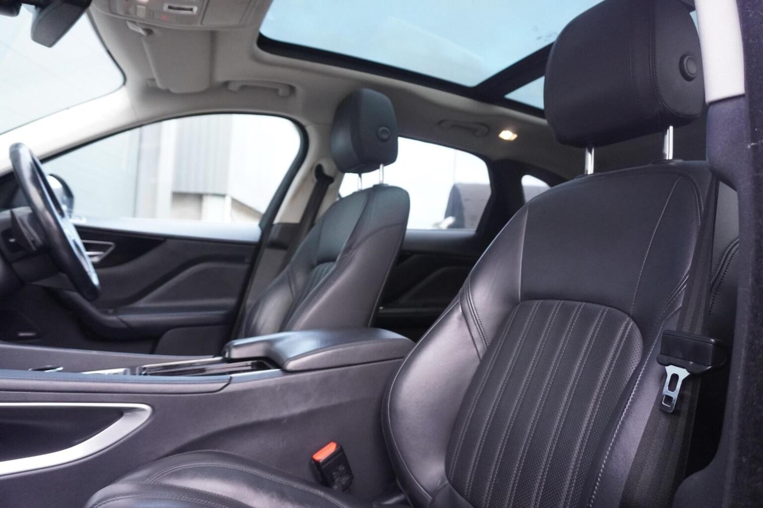 Used Jaguar F-Pace 2017 for sale - 76446028: Photo 40