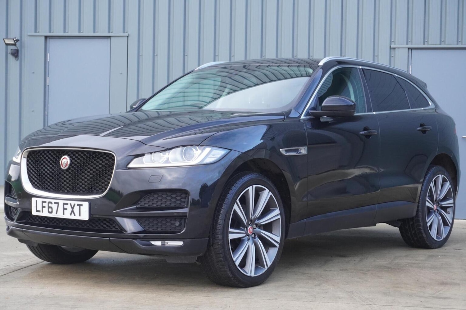 Used Jaguar F-Pace 2017 for sale - 76446028: Photo 6