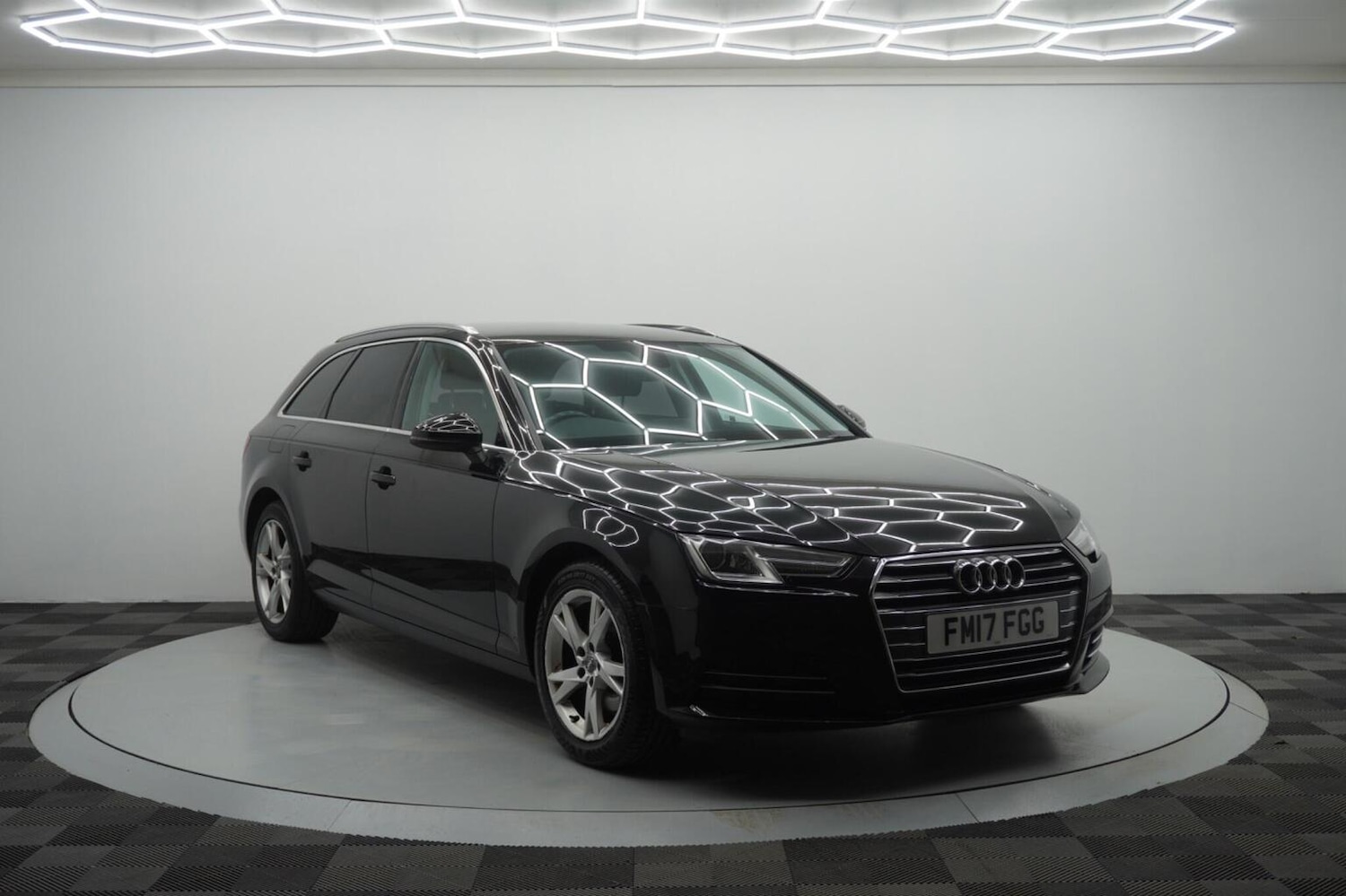 Used Audi A4 Avant 2017 for sale - 76482945: Photo 11