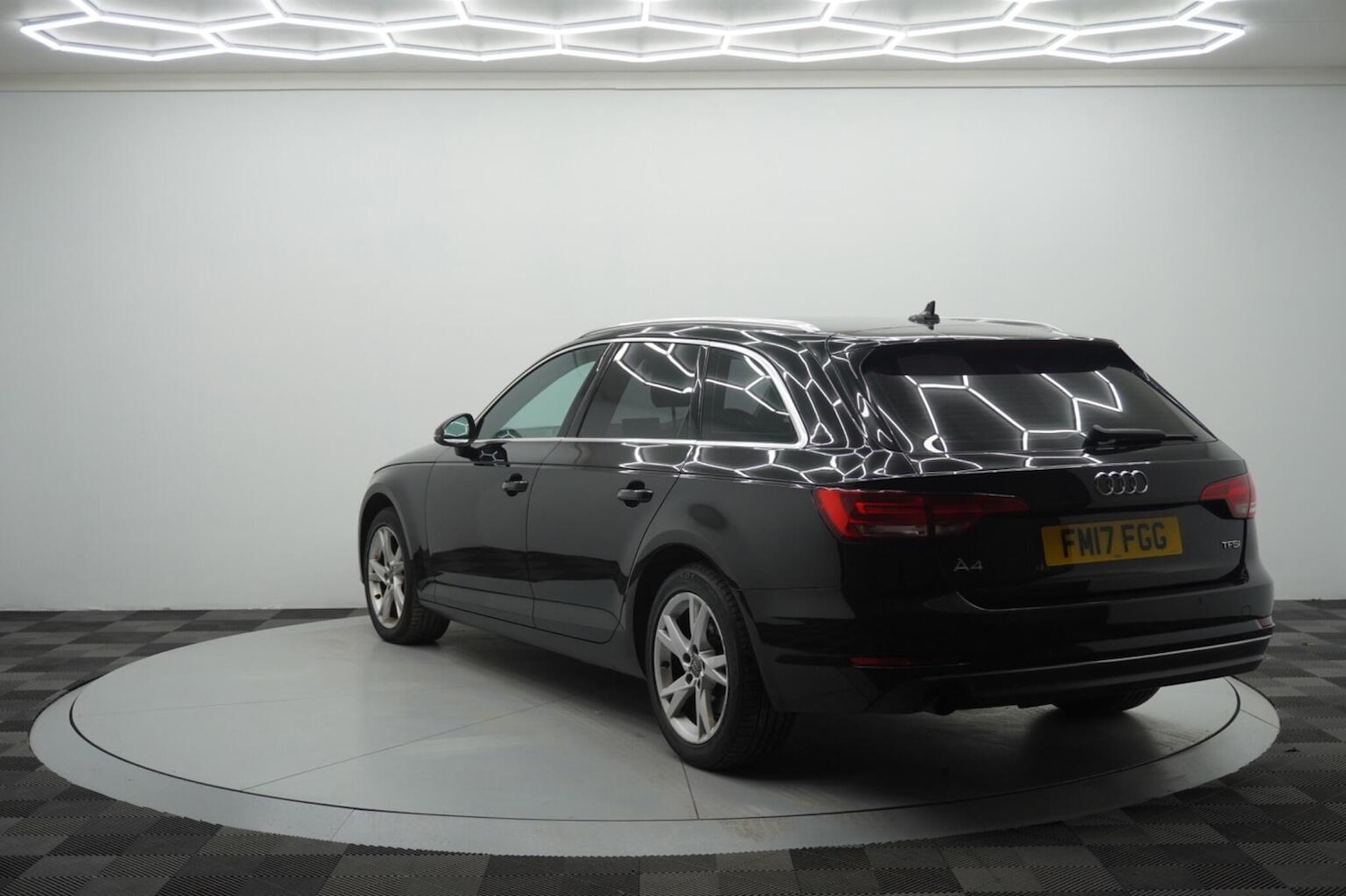 Used Audi A4 Avant 2017 for sale - 76482945: Photo 13