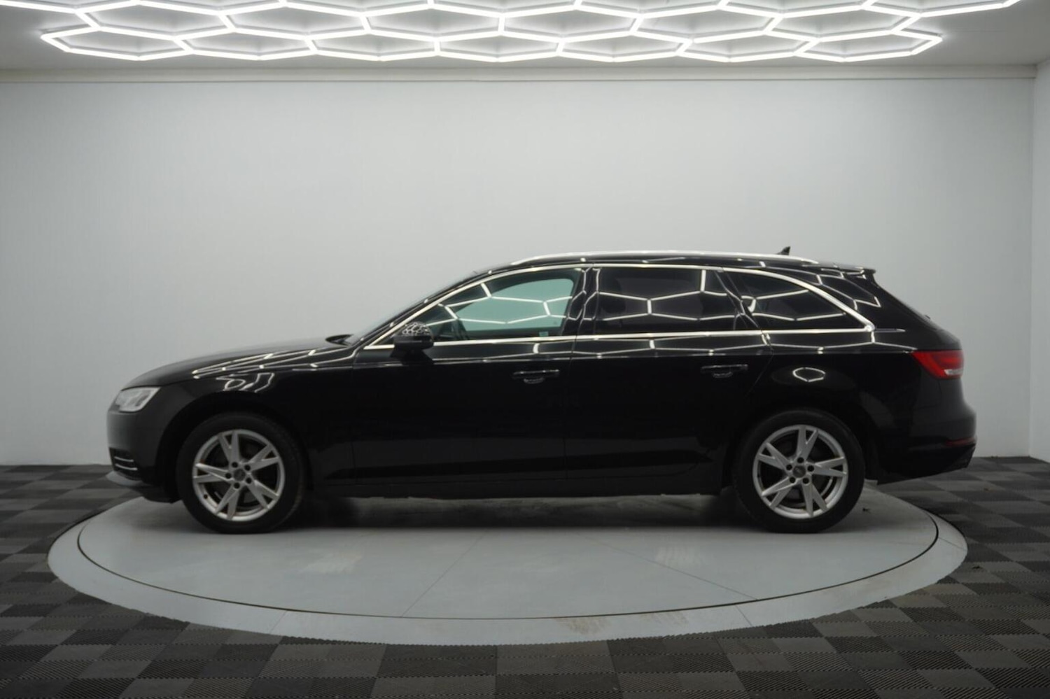 Used Audi A4 Avant 2017 for sale - 76482945: Photo 19