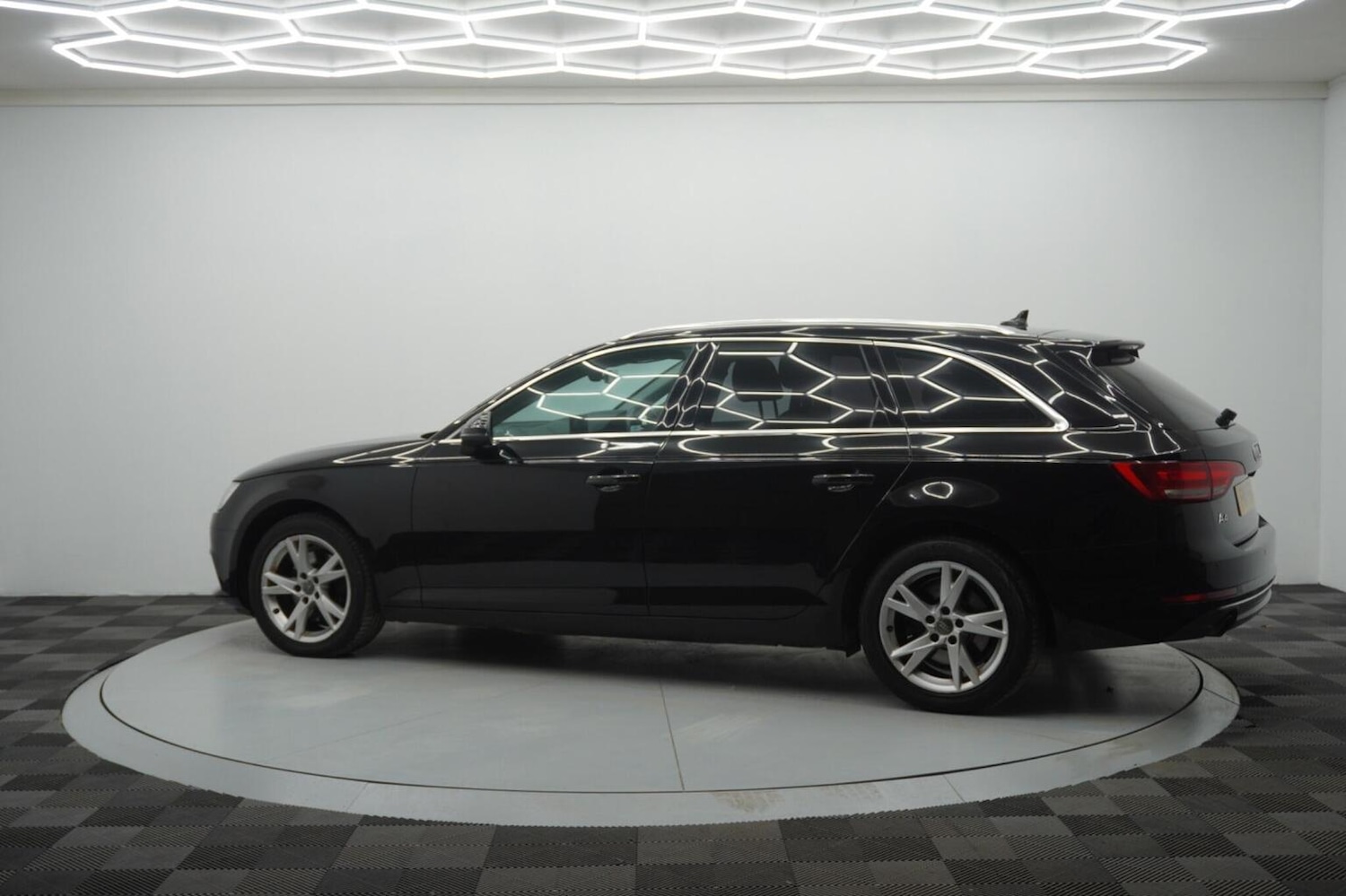 Used Audi A4 Avant 2017 for sale - 76482945: Photo 21