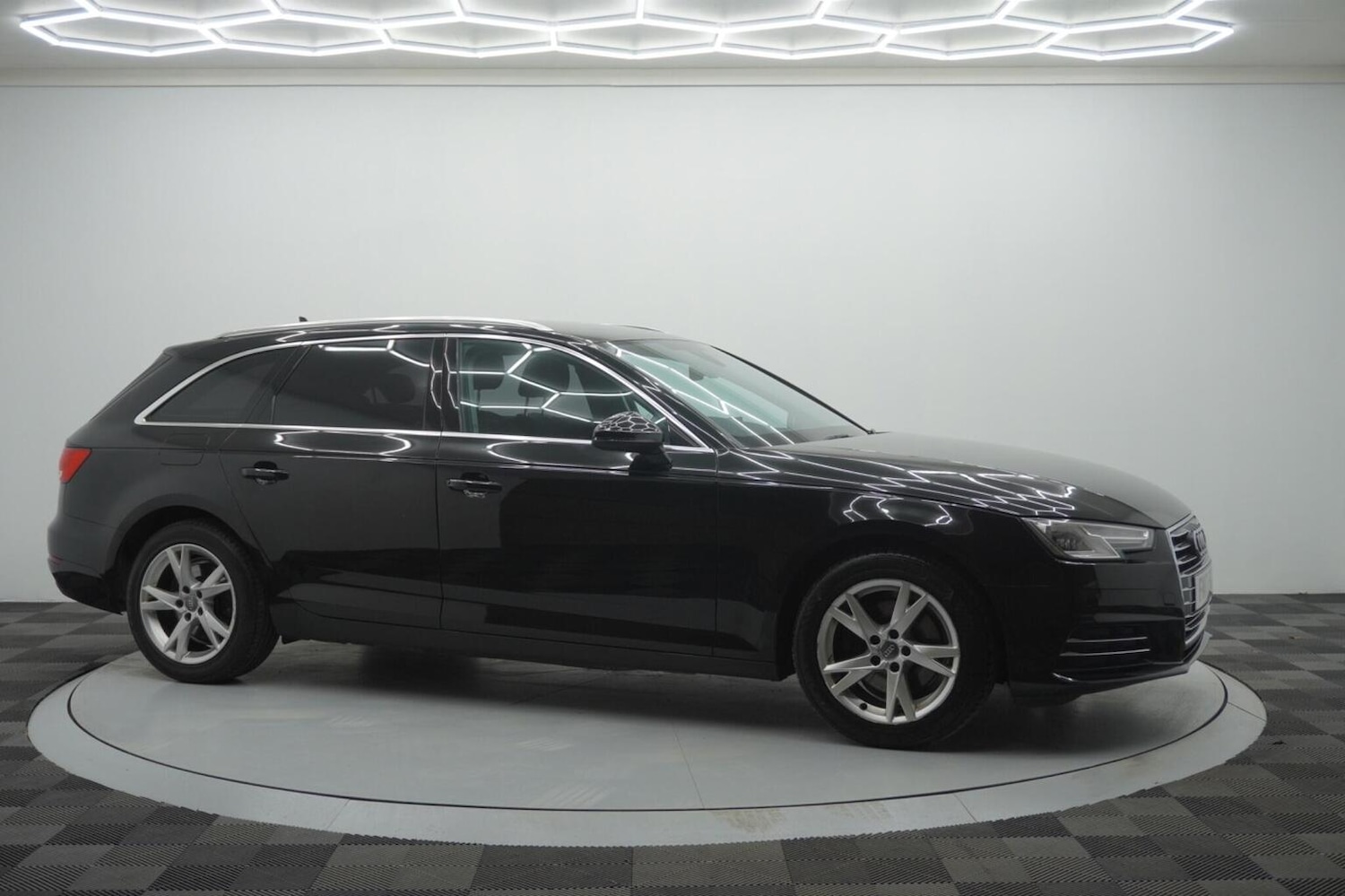 Used Audi A4 Avant 2017 for sale - 76482945: Photo 24