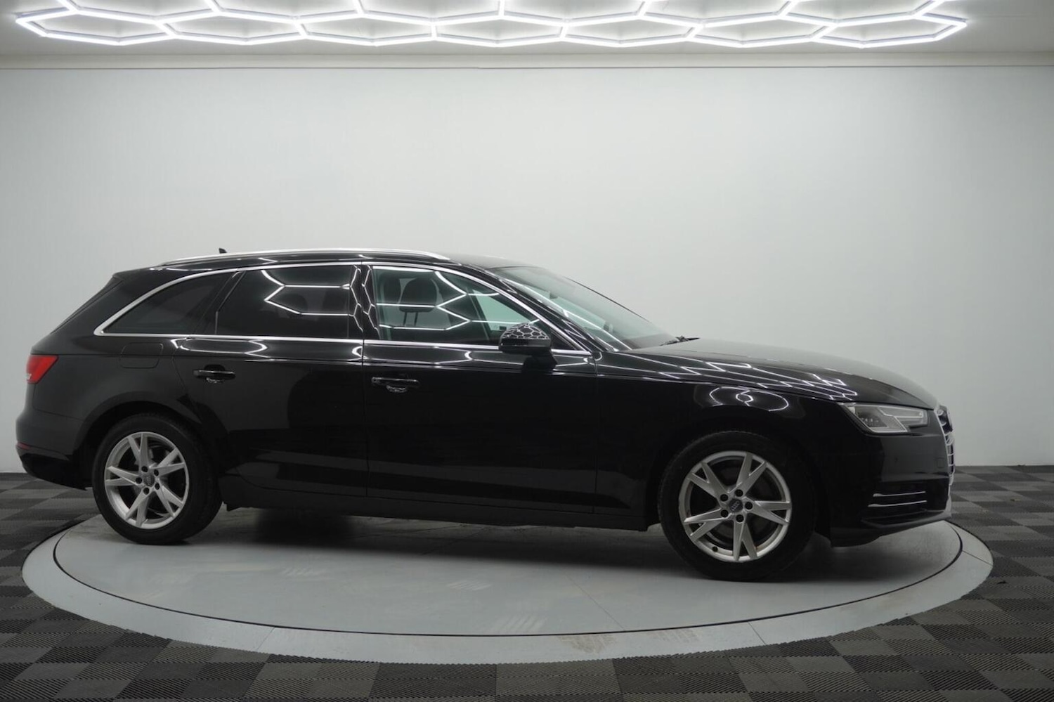 Used Audi A4 Avant 2017 for sale - 76482945: Photo 25