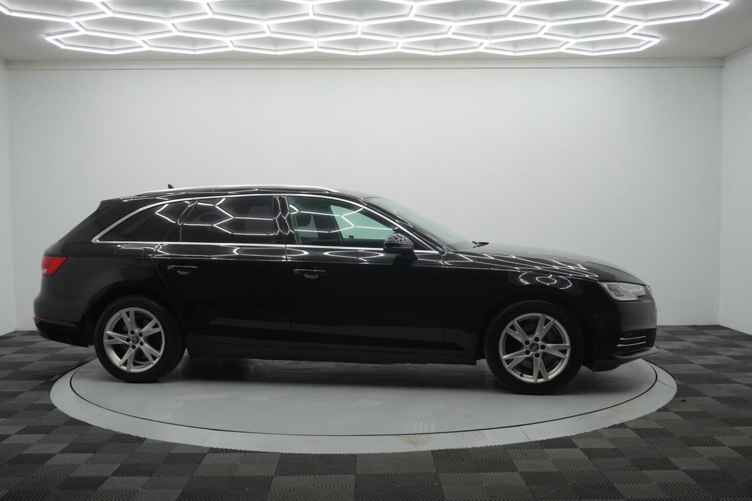 Used Audi A4 Avant 2017 for sale - 76482945: Photo 26