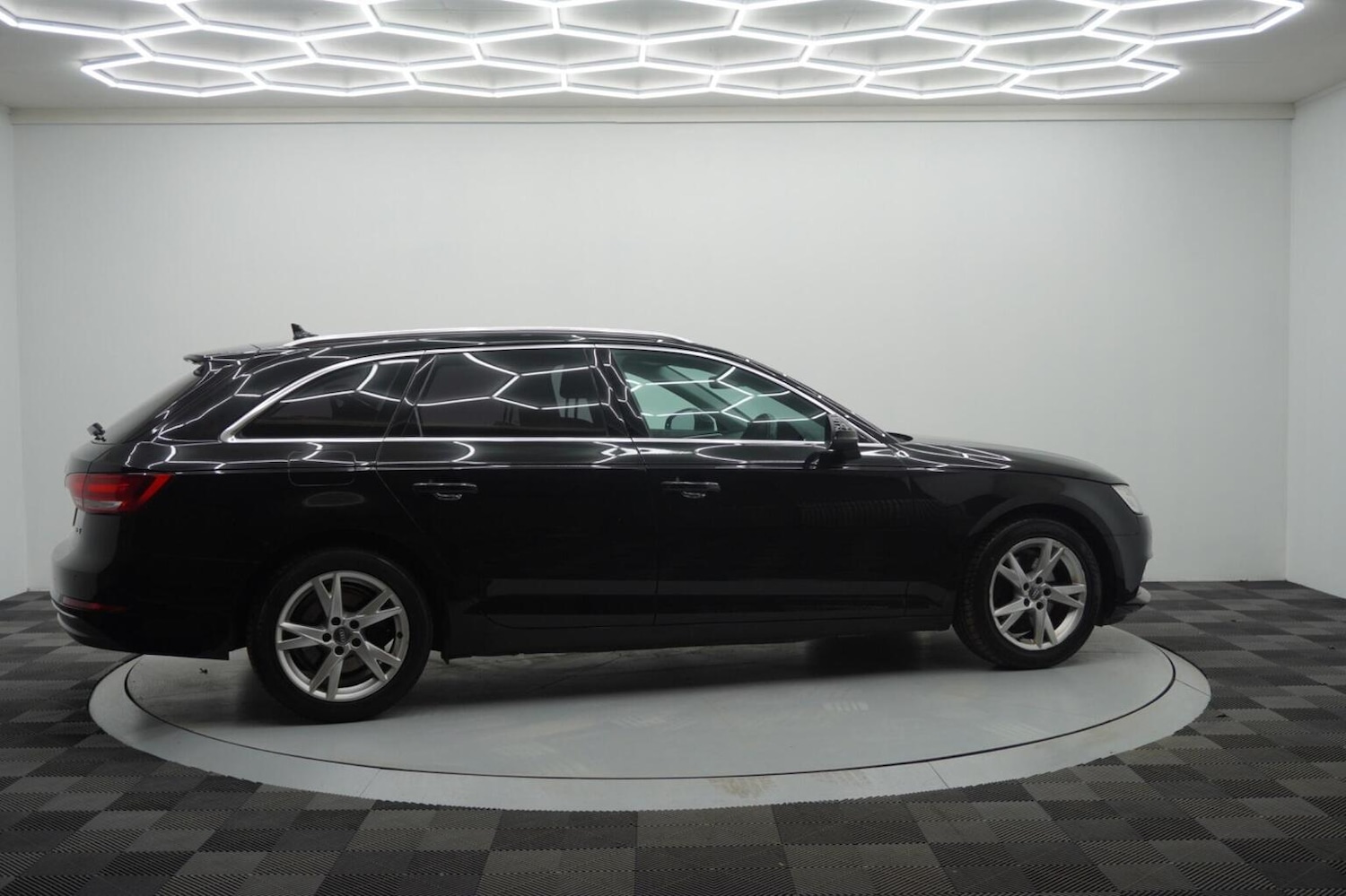 Used Audi A4 Avant 2017 for sale - 76482945: Photo 27