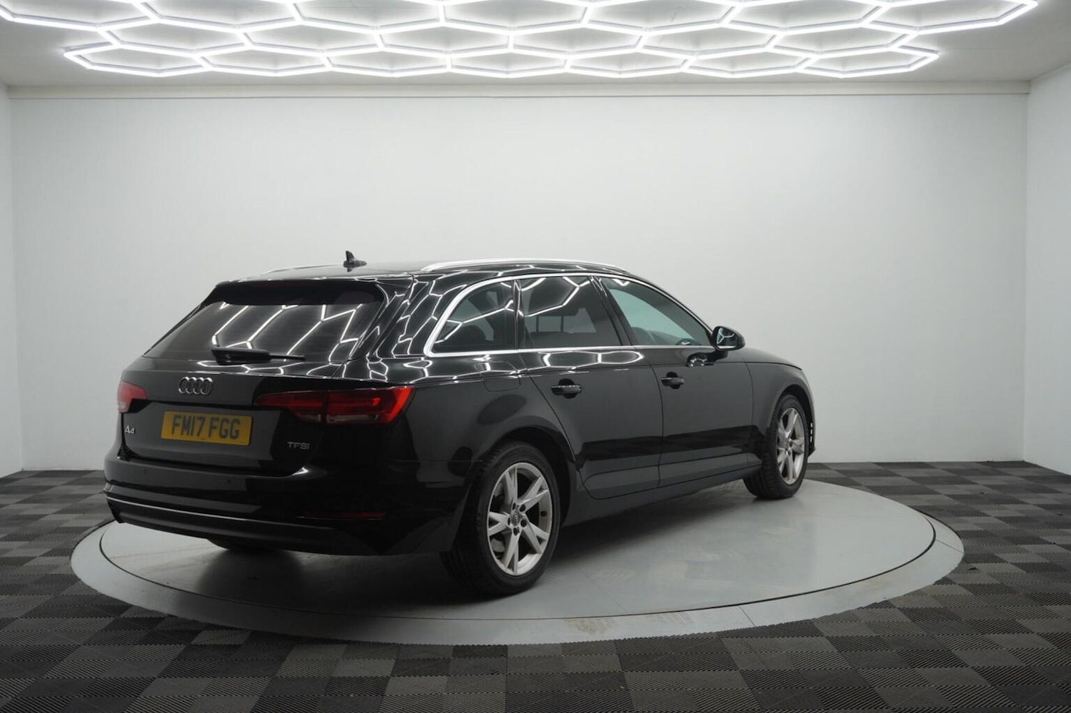 Used Audi A4 Avant 2017 for sale - 76482945: Photo 30