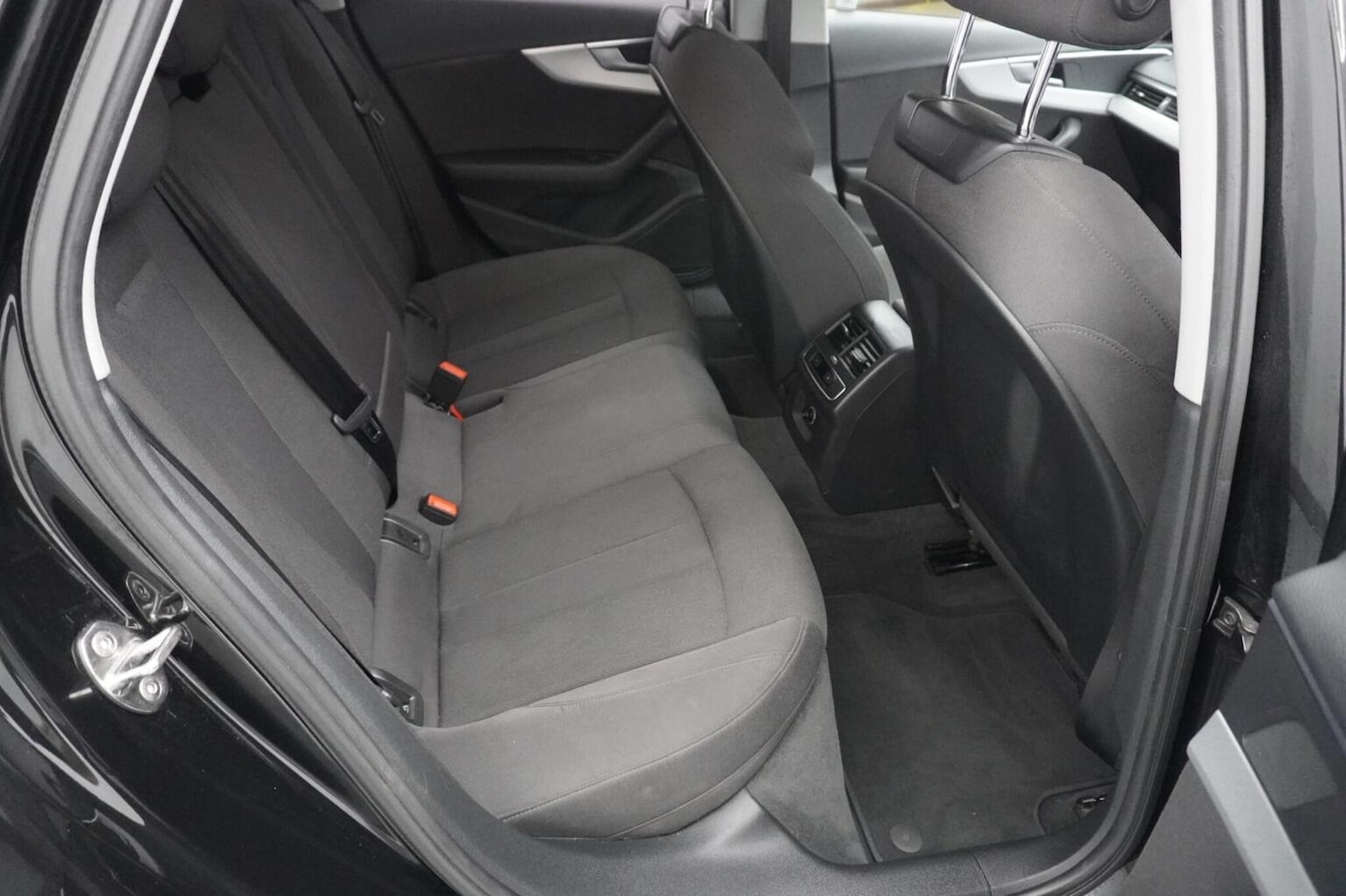 Used Audi A4 Avant 2017 for sale - 76482945: Photo 38