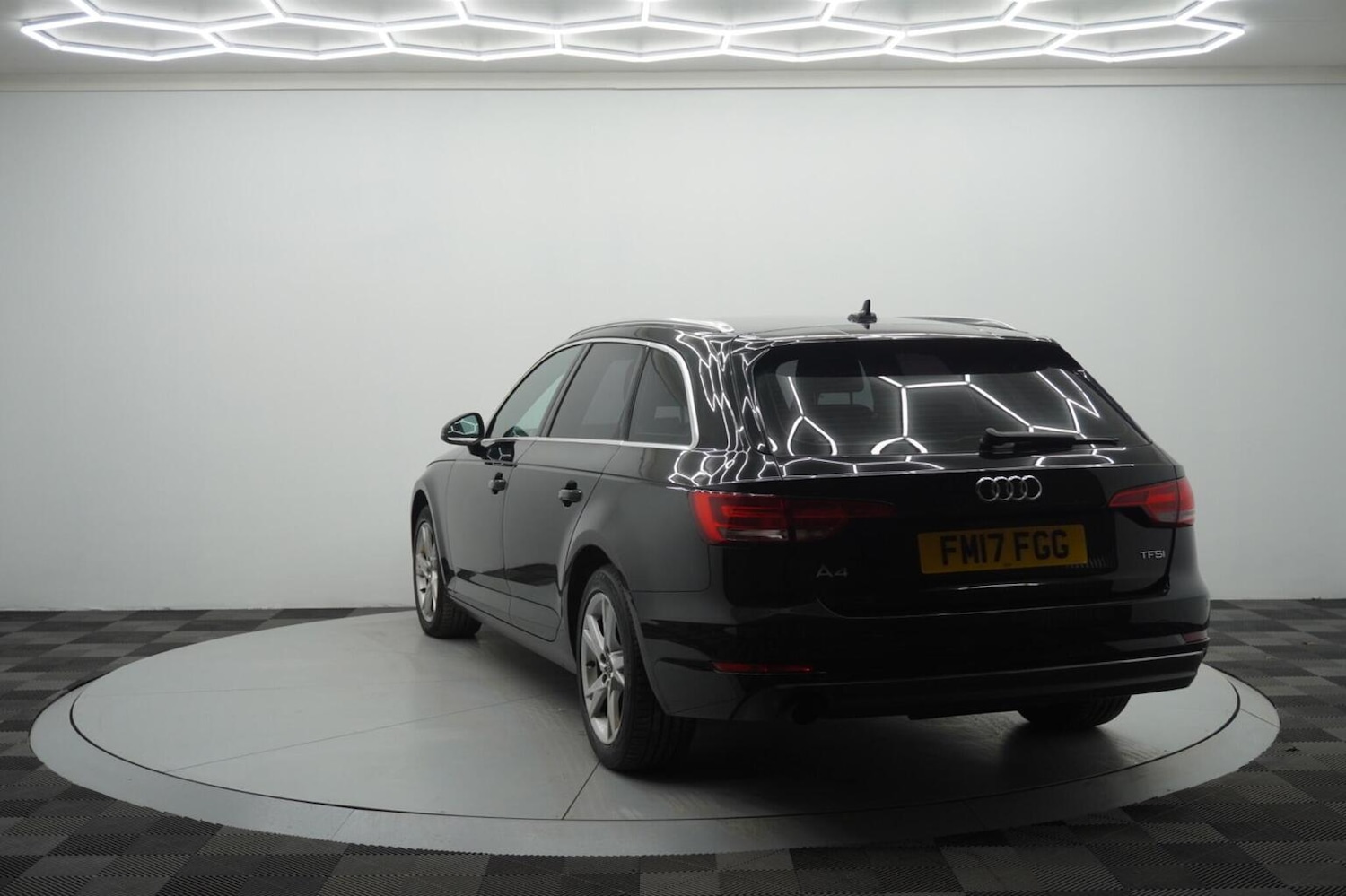 Used Audi A4 Avant 2017 for sale - 76482945: Photo 4