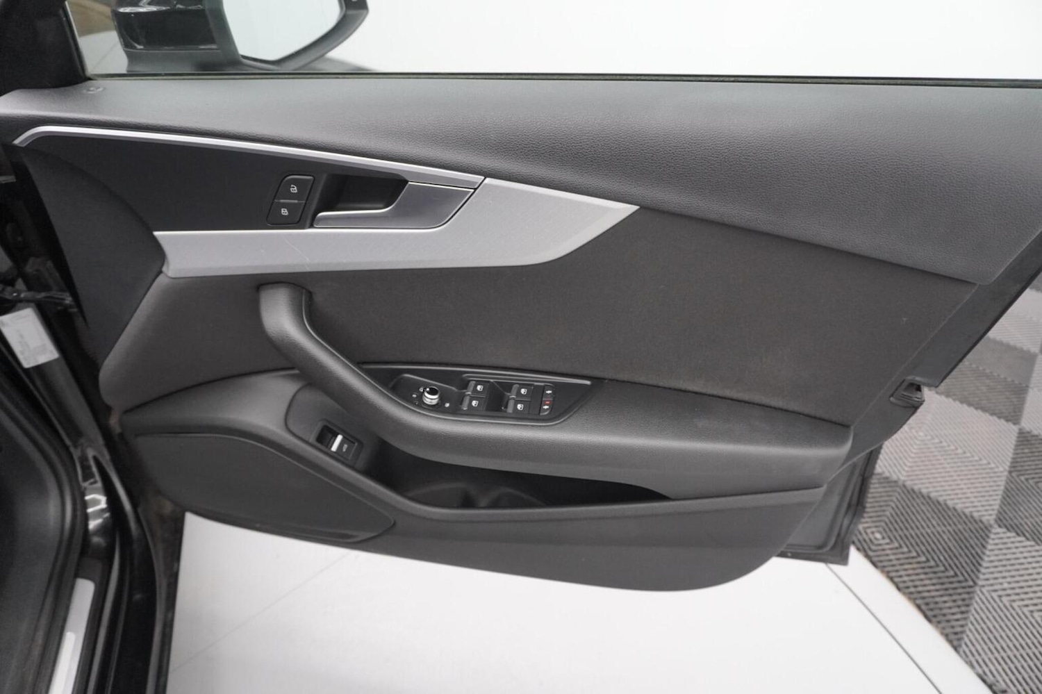 Used Audi A4 Avant 2017 for sale - 76482945: Photo 44