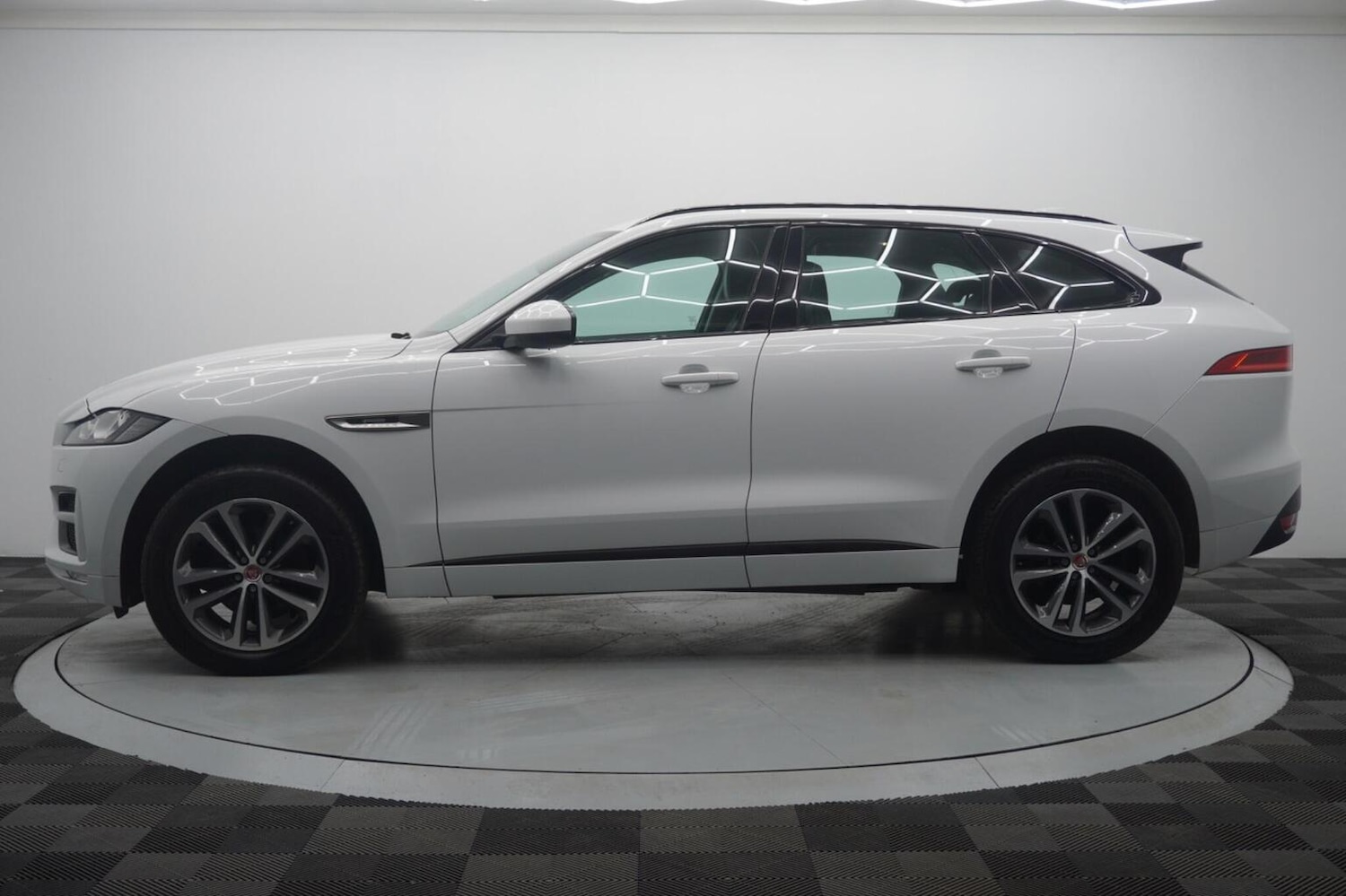 Used Jaguar F-Pace 2017 for sale - 77656314: Photo 12