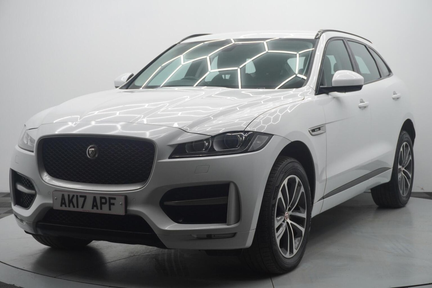 Used Jaguar F-Pace 2017 for sale - 77656314: Photo 3