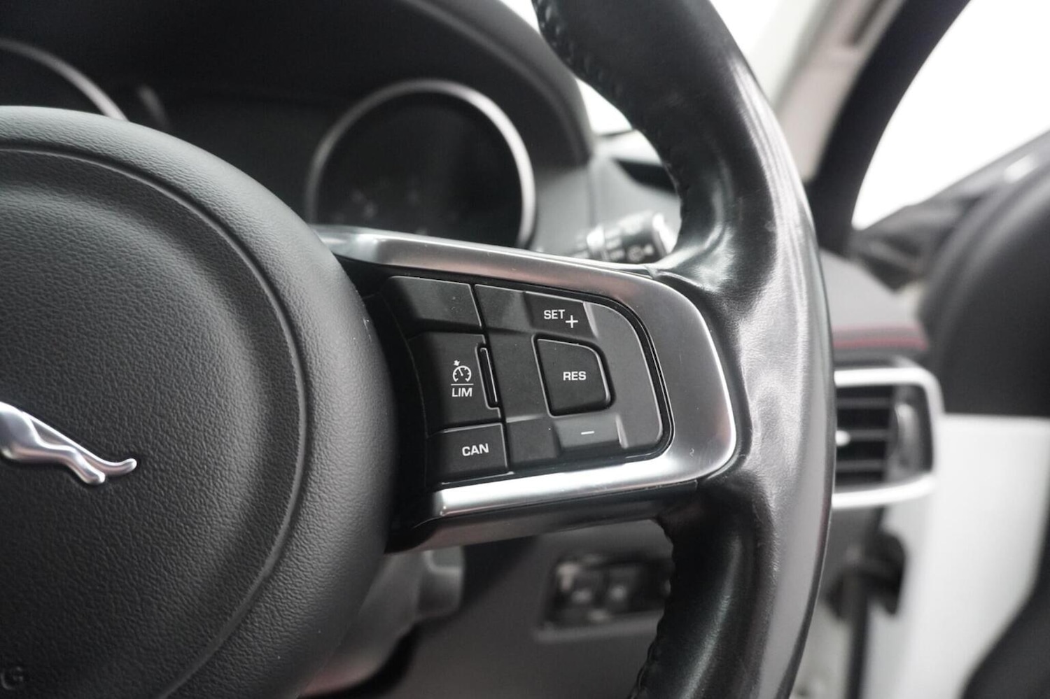 Used Jaguar F-Pace 2017 for sale - 77656314: Photo 31