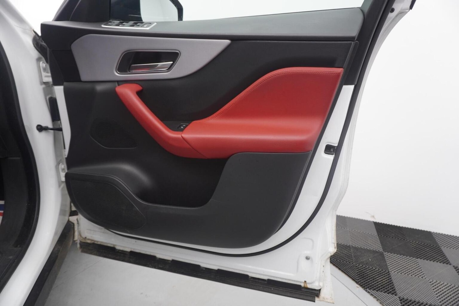 Used Jaguar F-Pace 2017 for sale - 77656314: Photo 34