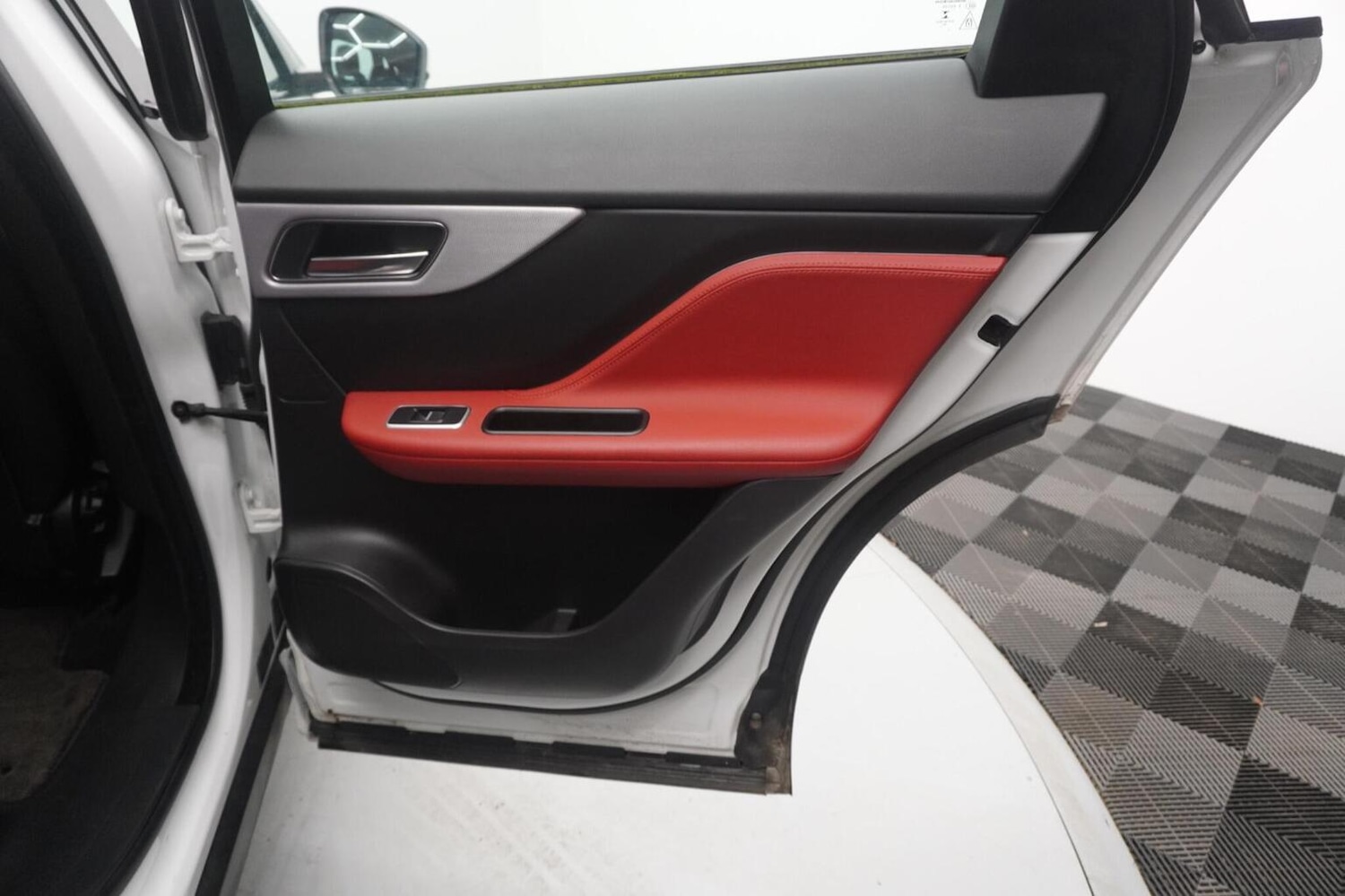 Used Jaguar F-Pace 2017 for sale - 77656314: Photo 36