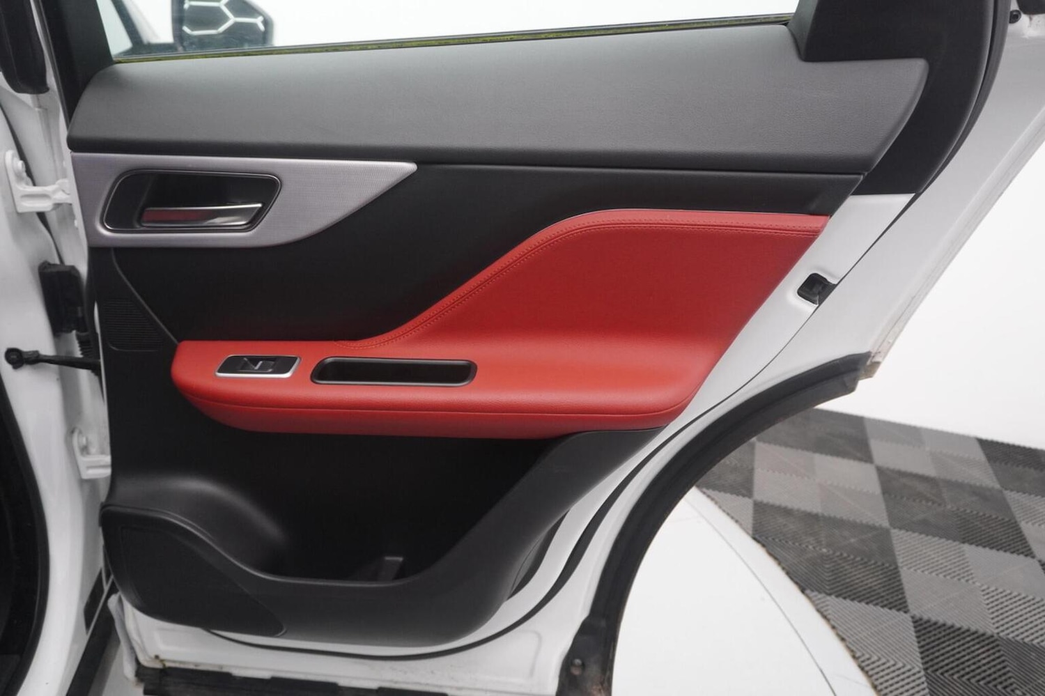 Used Jaguar F-Pace 2017 for sale - 77656314: Photo 38