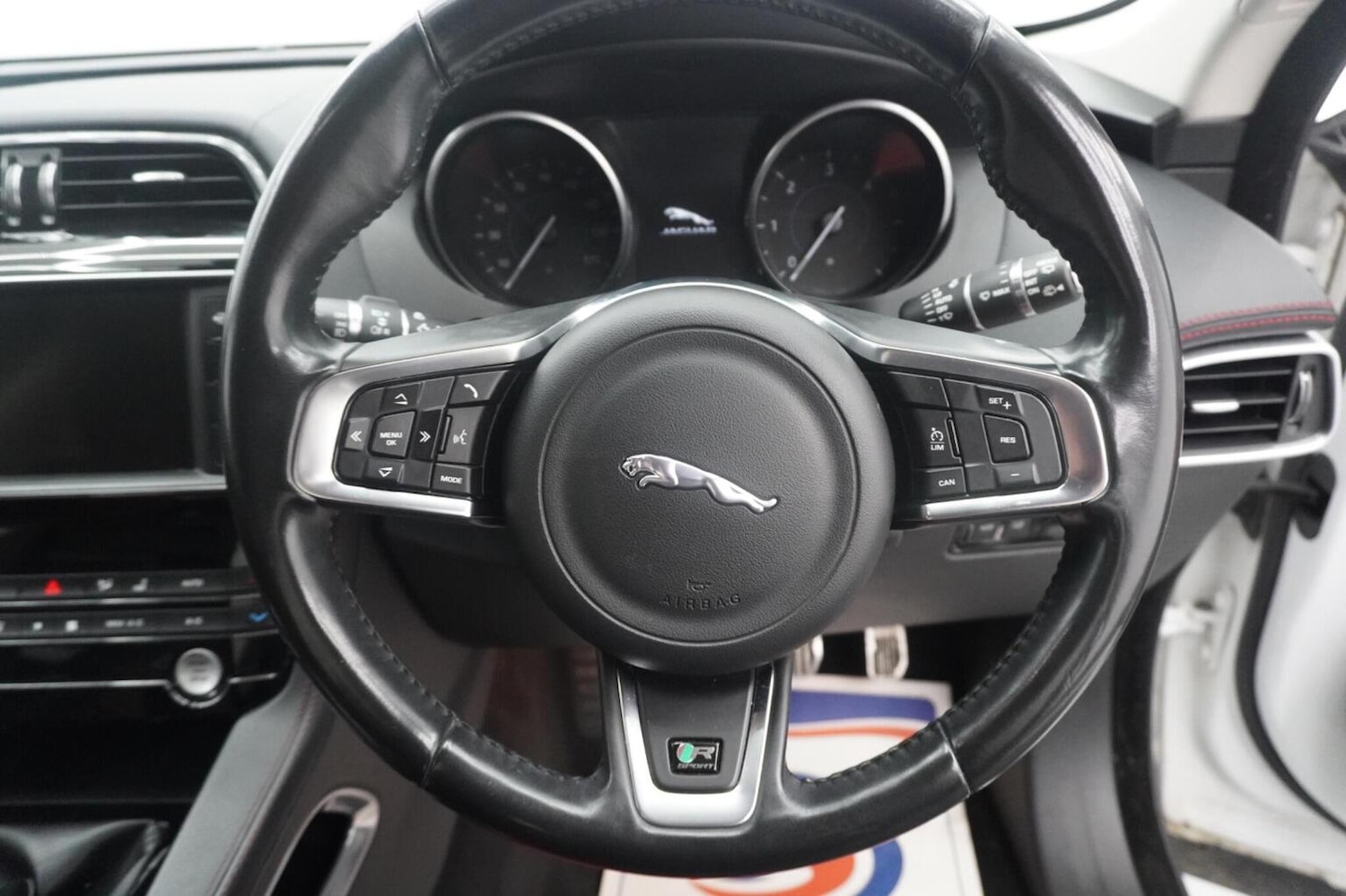 Used Jaguar F-Pace 2017 for sale - 77656314: Photo 43