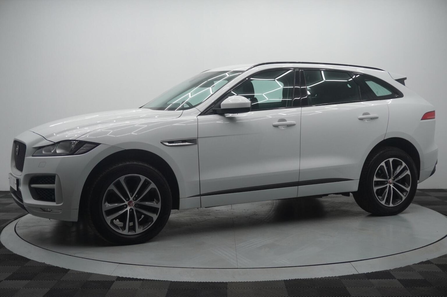 Used Jaguar F-Pace 2017 for sale - 77656314: Photo 49