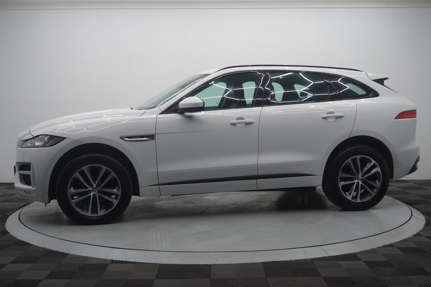 Used Jaguar F-Pace 2017 for sale - 77656314: Photo 5