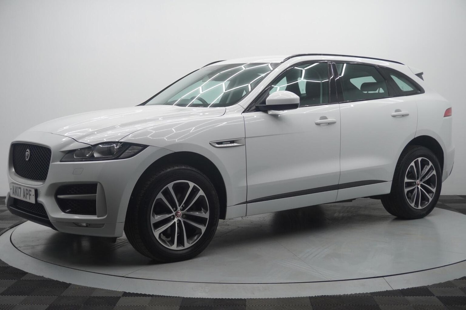 Used Jaguar F-Pace 2017 for sale - 77656314: Photo 8