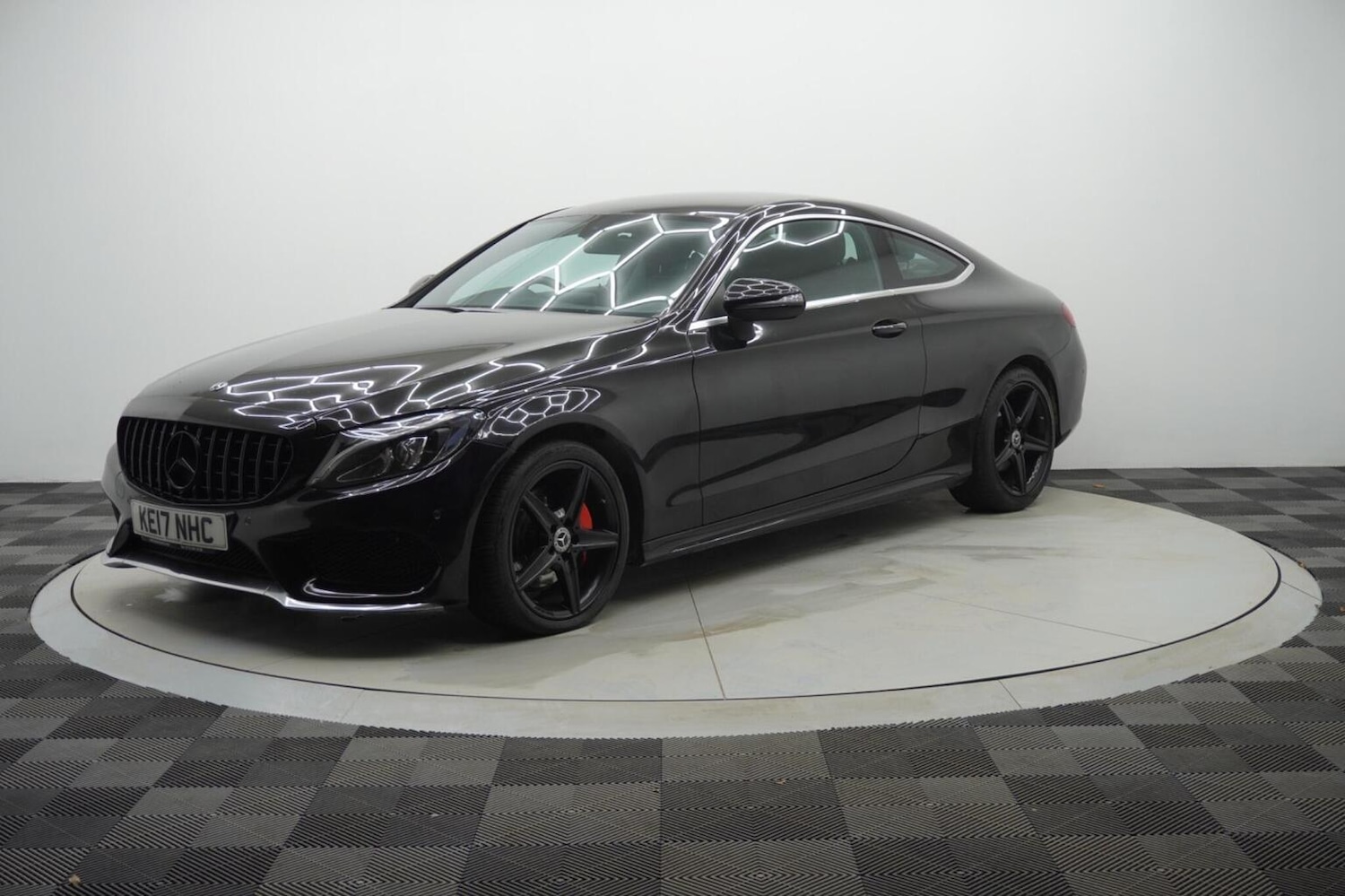 Used Mercedes-Benz C Class 2017 for sale - 76482904: Photo 2