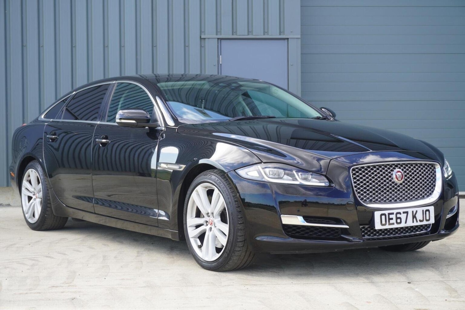 Used Jaguar XJ 2017 for sale - 76058199: Photo 1