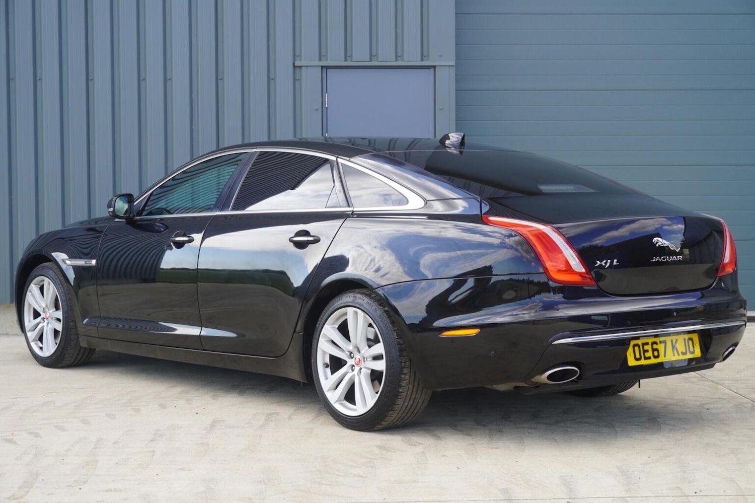 Used Jaguar XJ 2017 for sale - 76058199: Photo 10