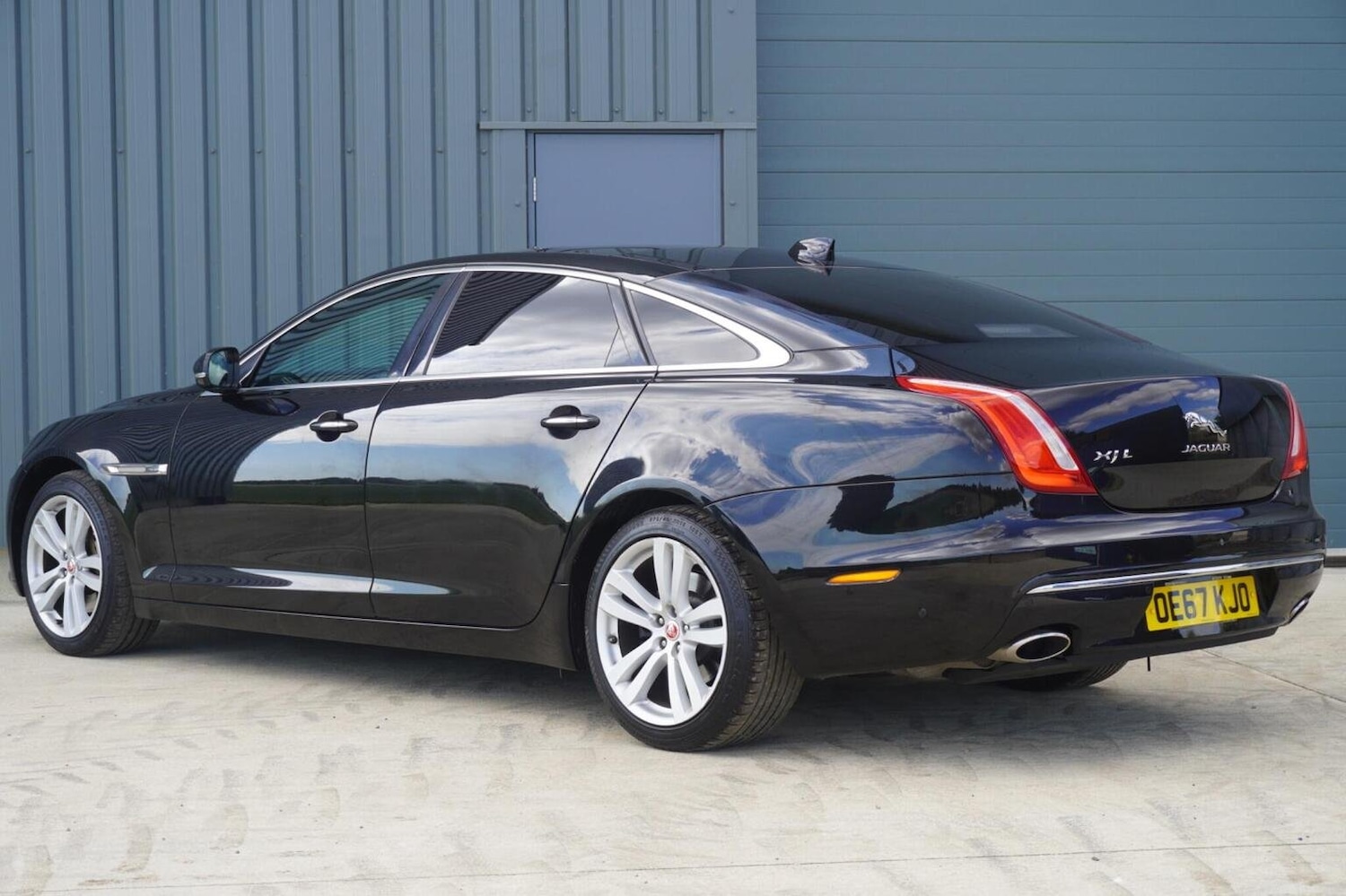 Used Jaguar XJ 2017 for sale - 76058199: Photo 11