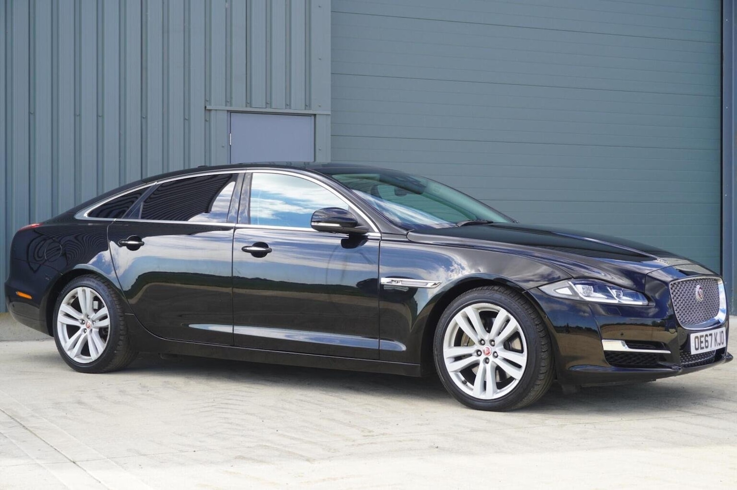 Used Jaguar XJ 2017 for sale - 76058199: Photo 12