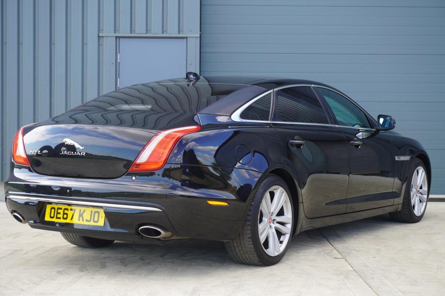 Used Jaguar XJ 2017 for sale - 76058199: Photo 15