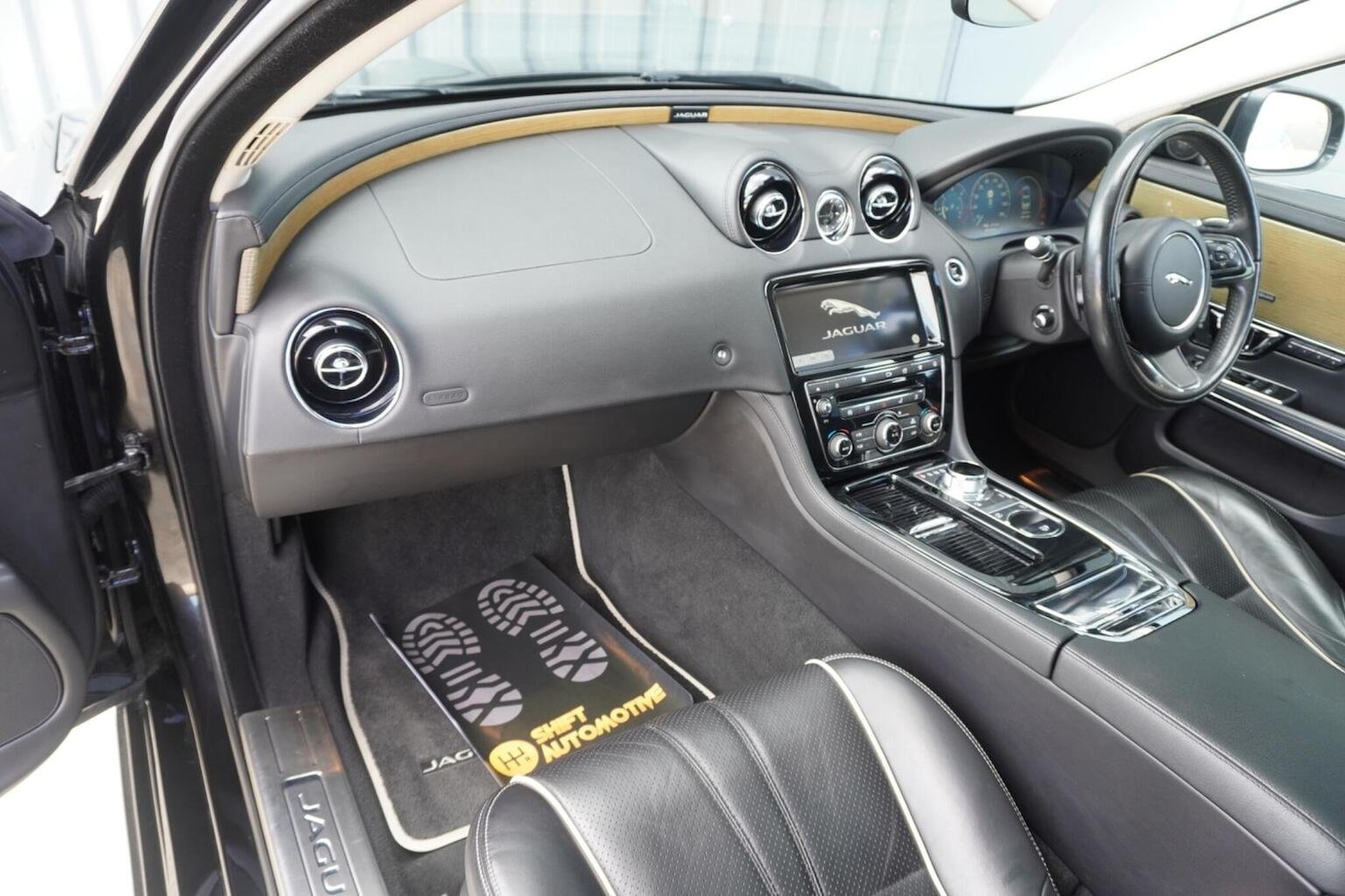 Used Jaguar XJ 2017 for sale - 76058199: Photo 17