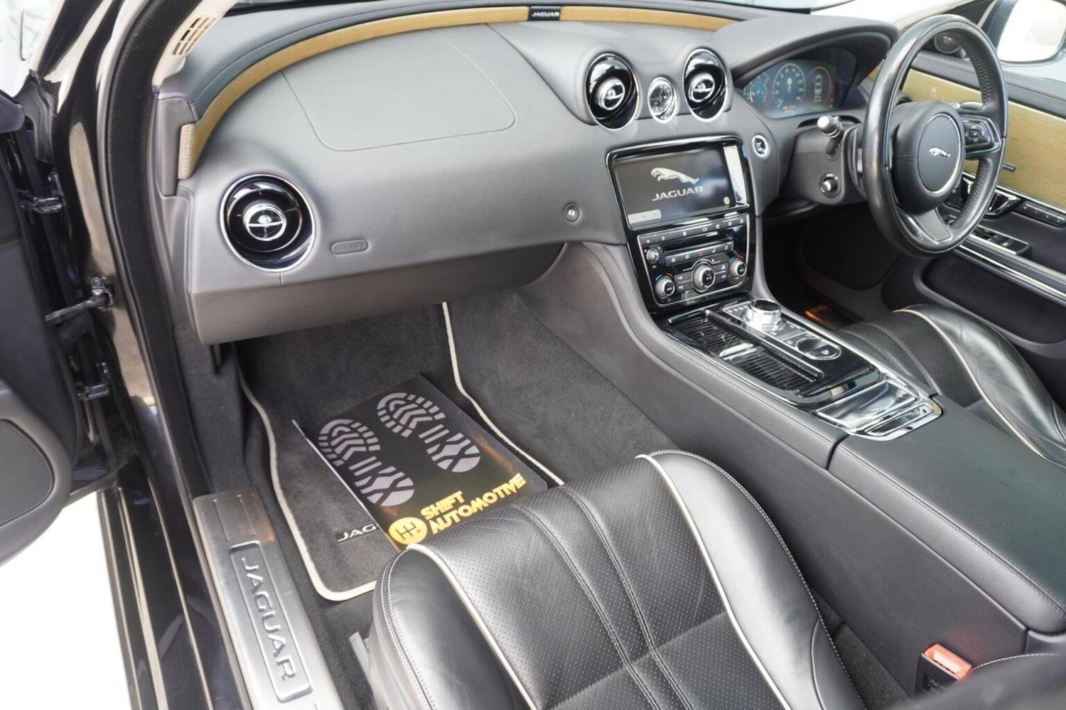 Used Jaguar XJ 2017 for sale - 76058199: Photo 18