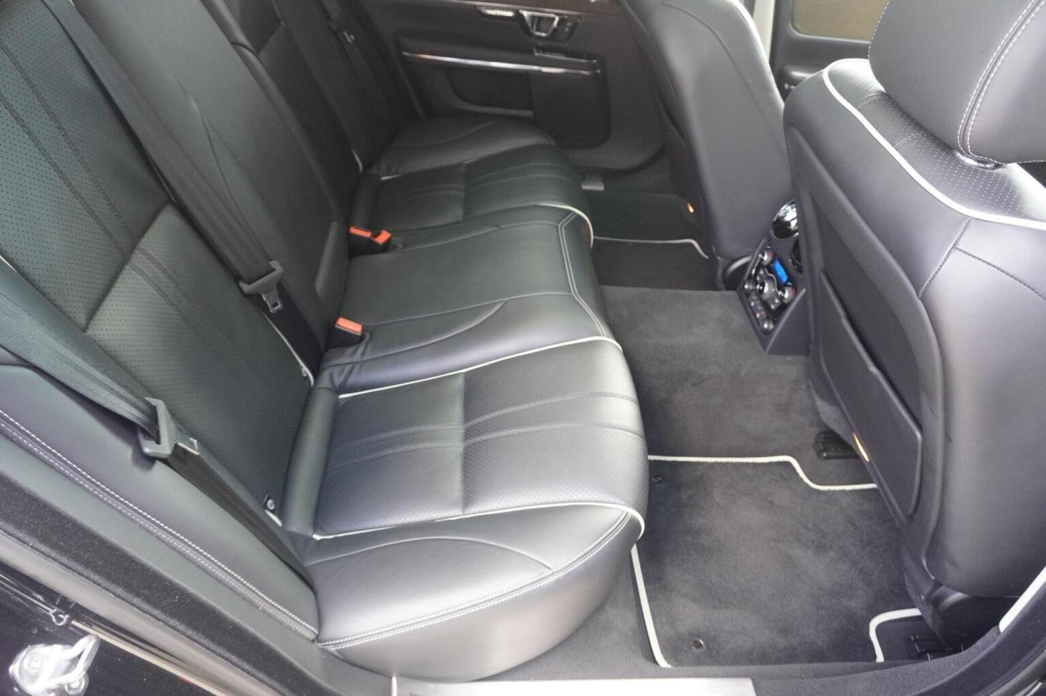 Used Jaguar XJ 2017 for sale - 76058199: Photo 25