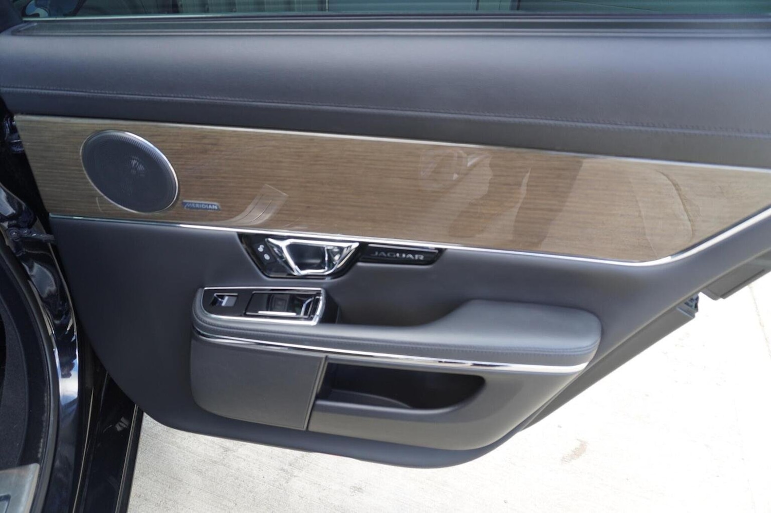 Used Jaguar XJ 2017 for sale - 76058199: Photo 37