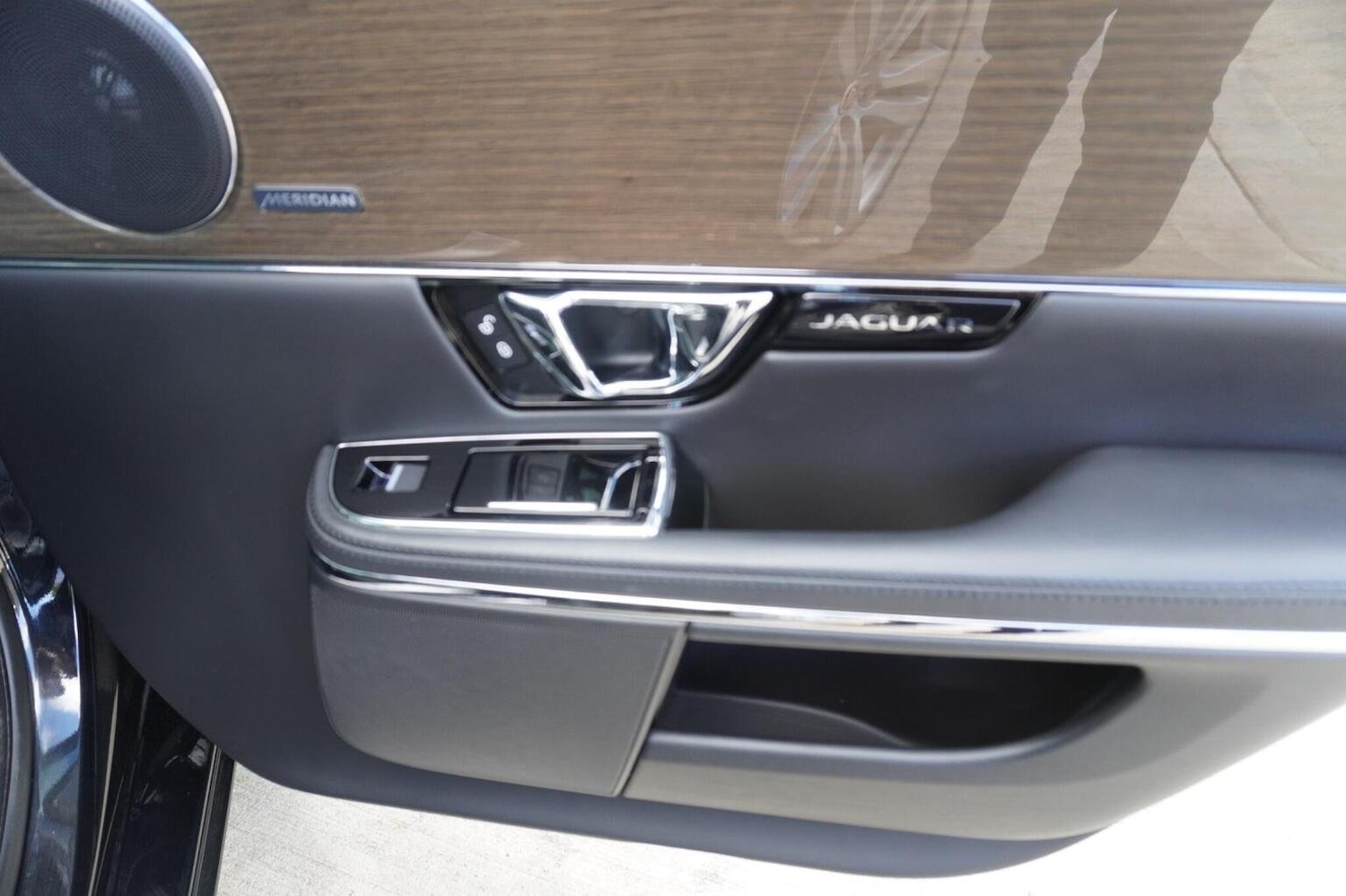 Used Jaguar XJ 2017 for sale - 76058199: Photo 38