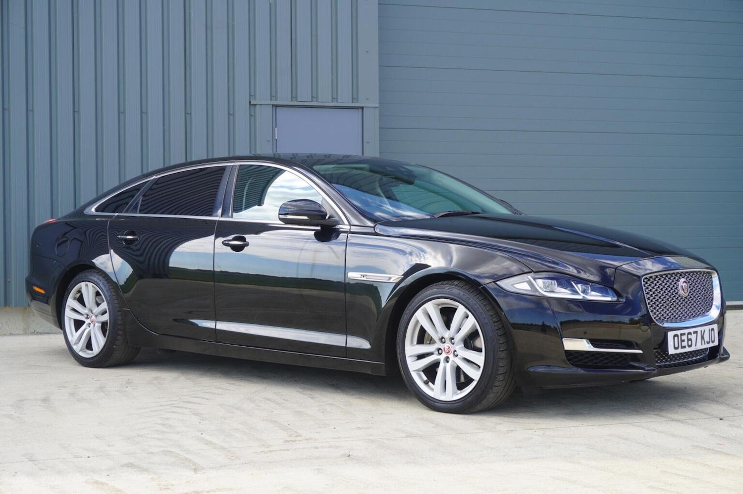 Used Jaguar XJ 2017 for sale - 76058199: Photo 4