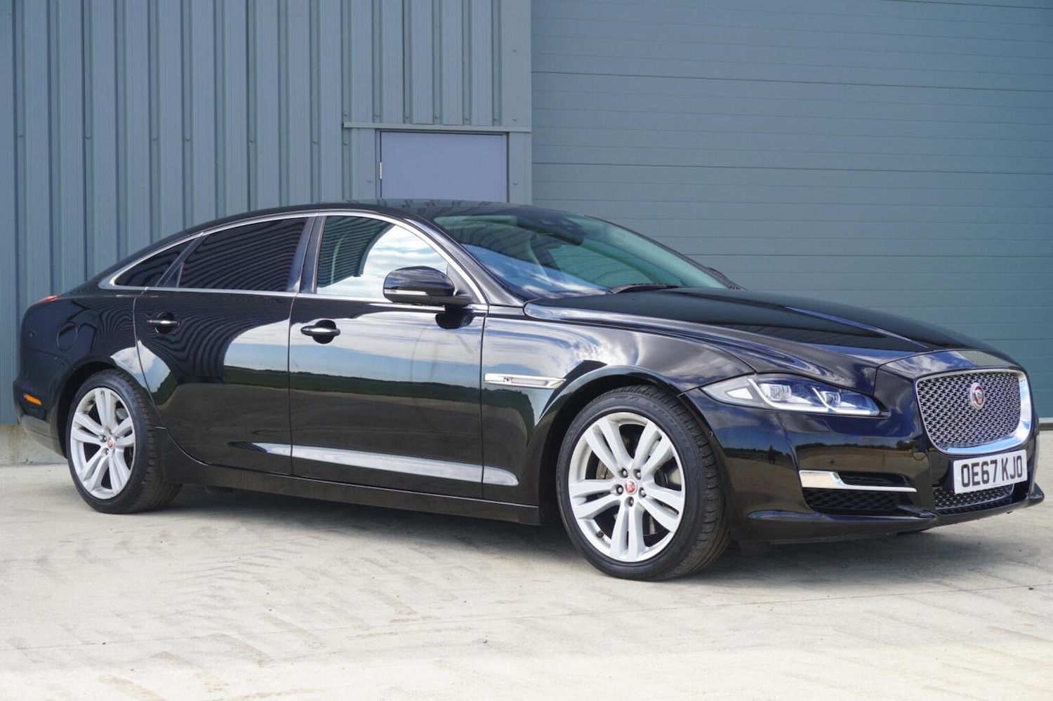 Used Jaguar XJ 2017 for sale - 76058199: Photo 5