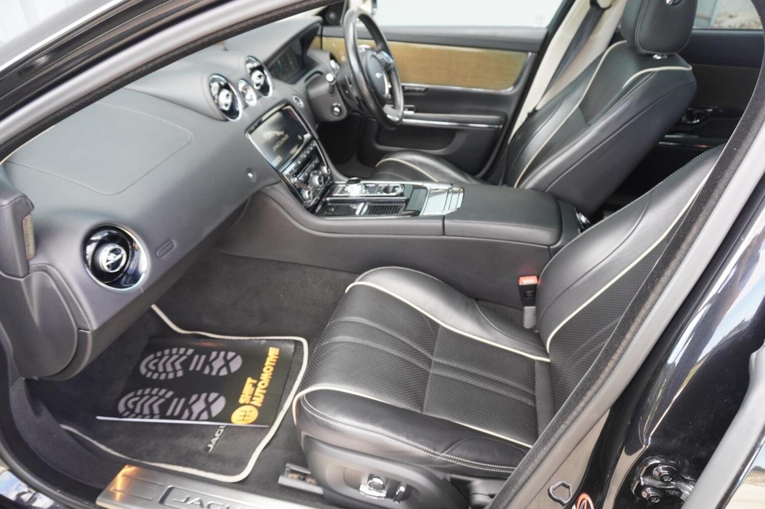 Used Jaguar XJ 2017 for sale - 76058199: Photo 50