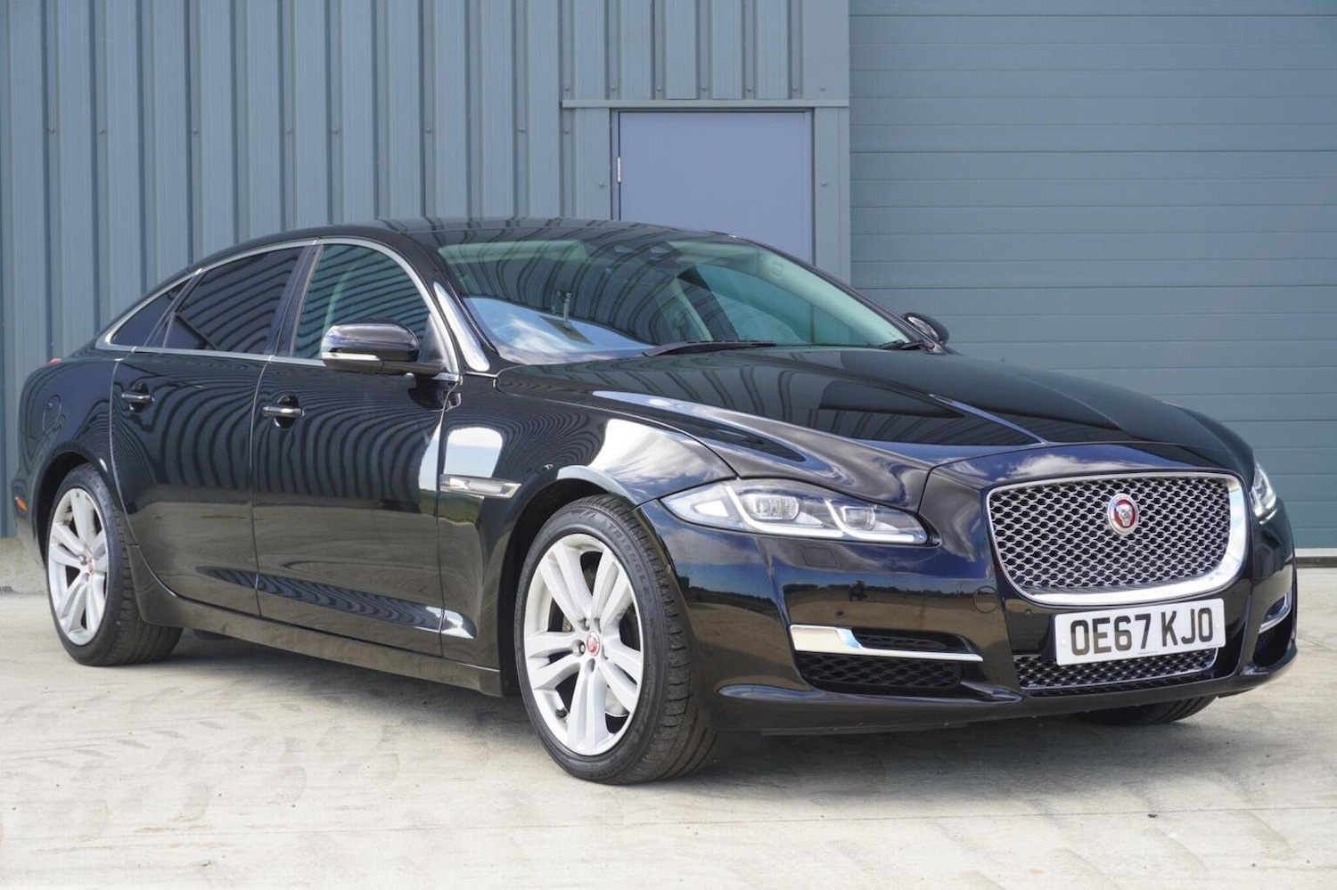 Used Jaguar XJ 2017 for sale - 76058199: Photo 6