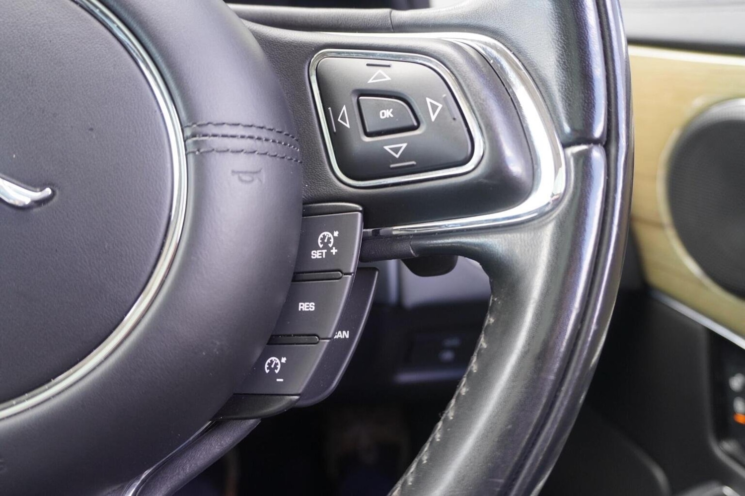 Used Jaguar XJ 2017 for sale - 76058199: Photo 61