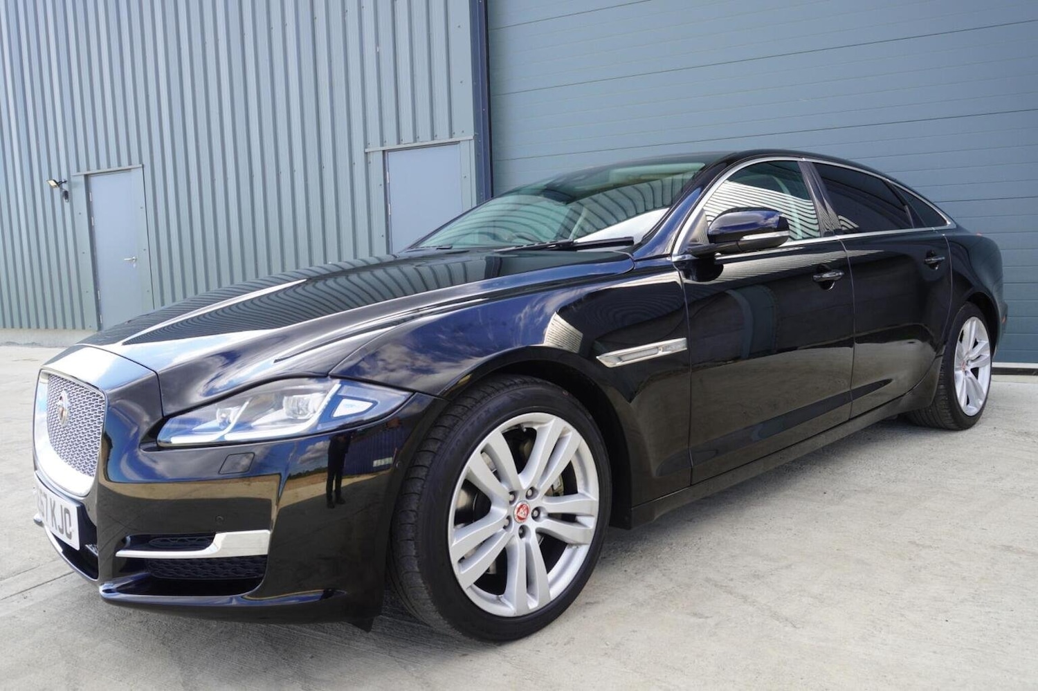 Used Jaguar XJ 2017 for sale - 76058199: Photo 7