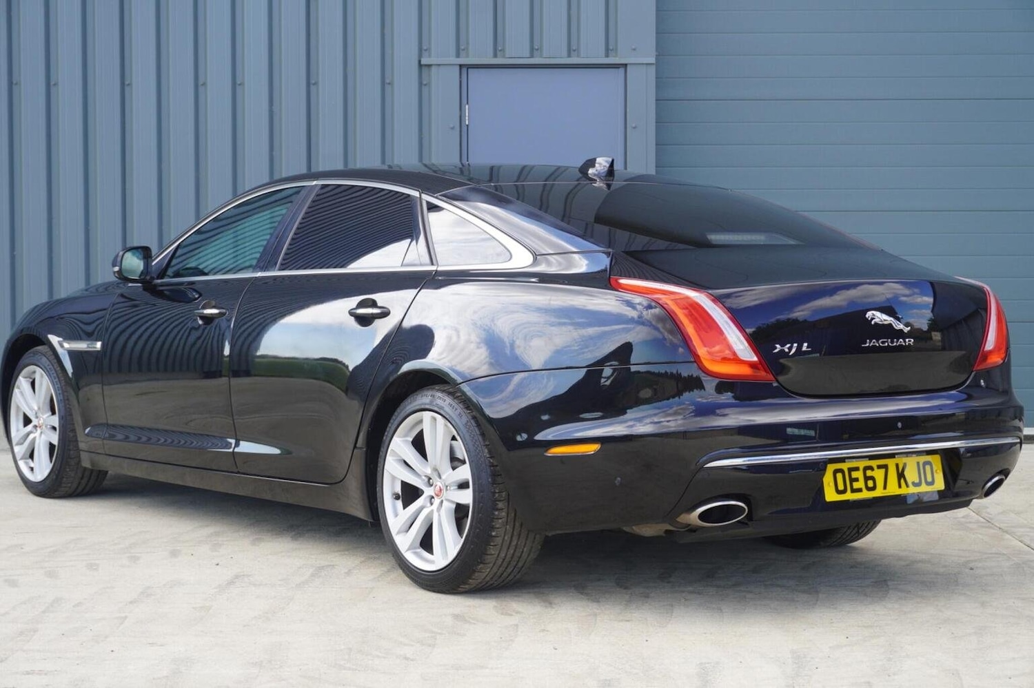 Used Jaguar XJ 2017 for sale - 76058199: Photo 8