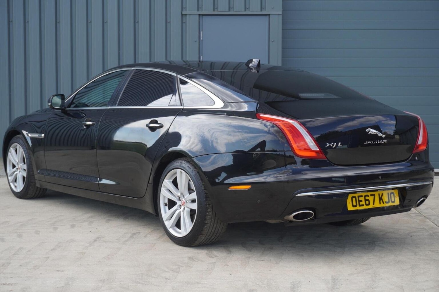 Used Jaguar XJ 2017 for sale - 76058199: Photo 9