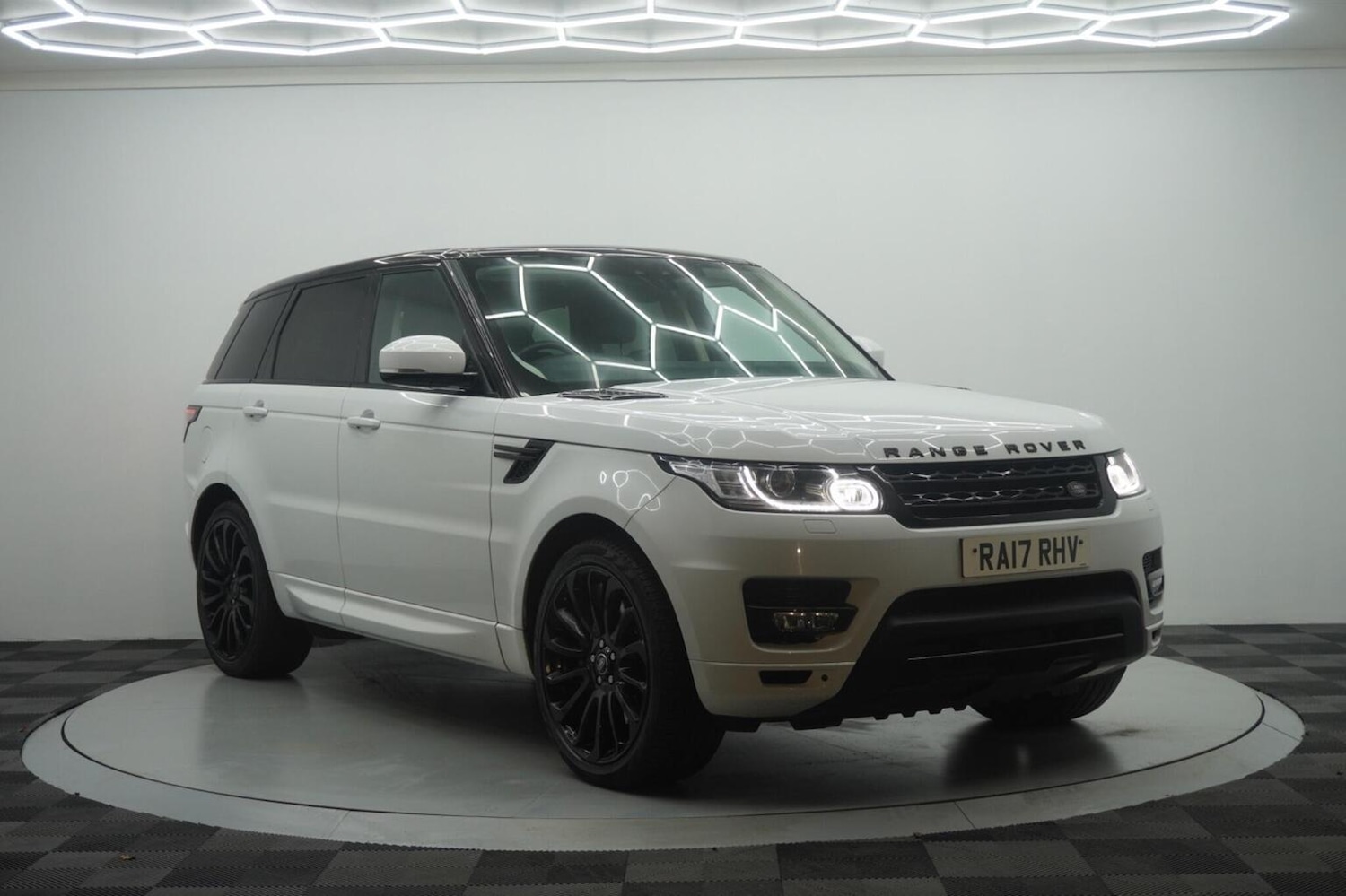 Used Land Rover Range Rover Sport 2017 for sale - 76712755: Photo 11