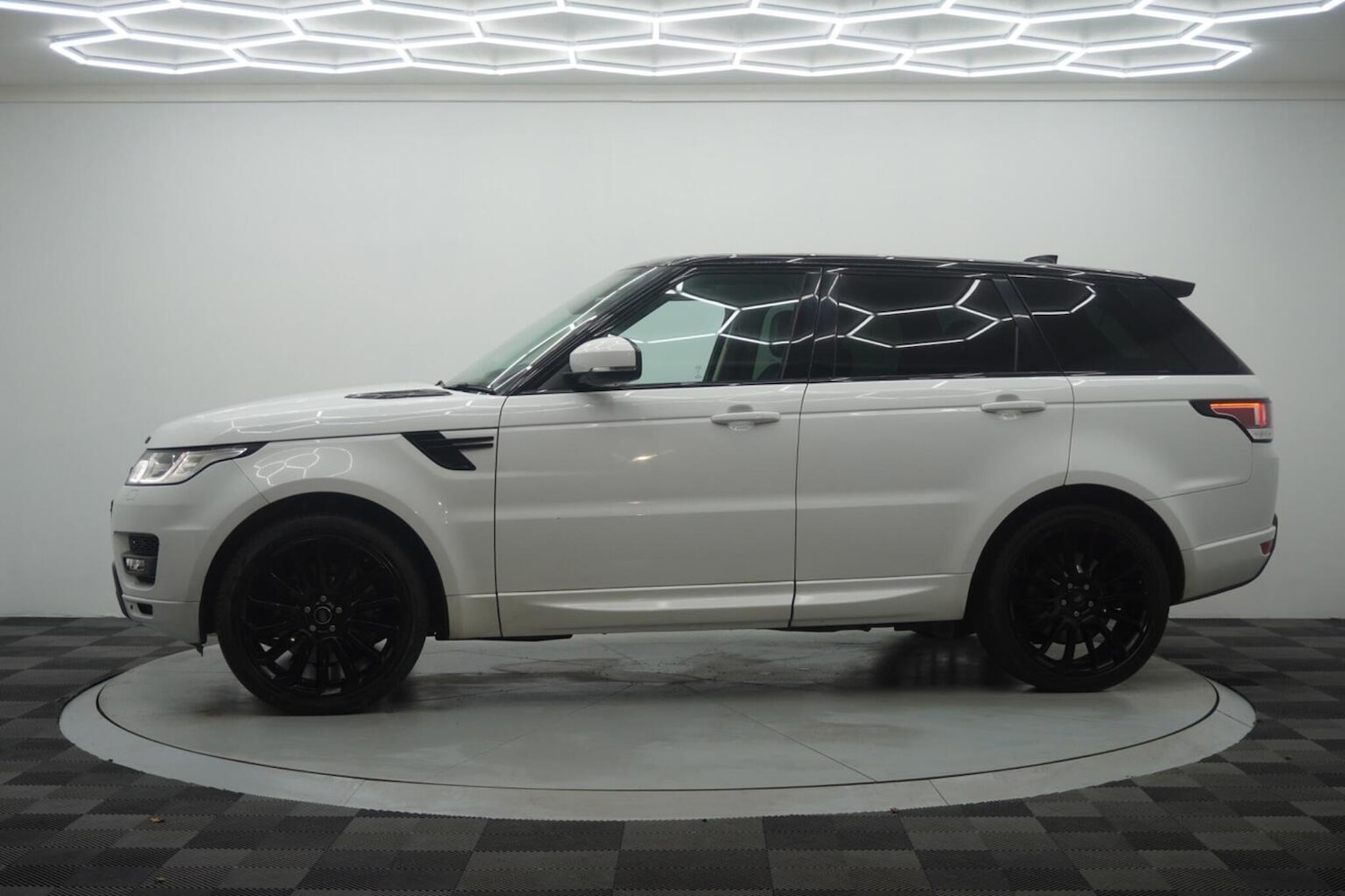 Used Land Rover Range Rover Sport 2017 for sale - 76712755: Photo 16