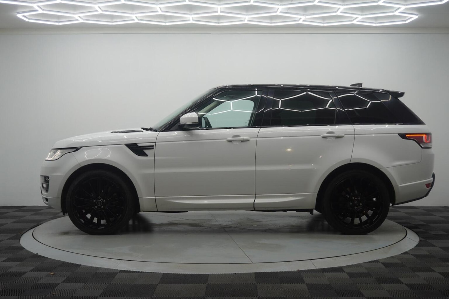 Used Land Rover Range Rover Sport 2017 for sale - 76712755: Photo 17