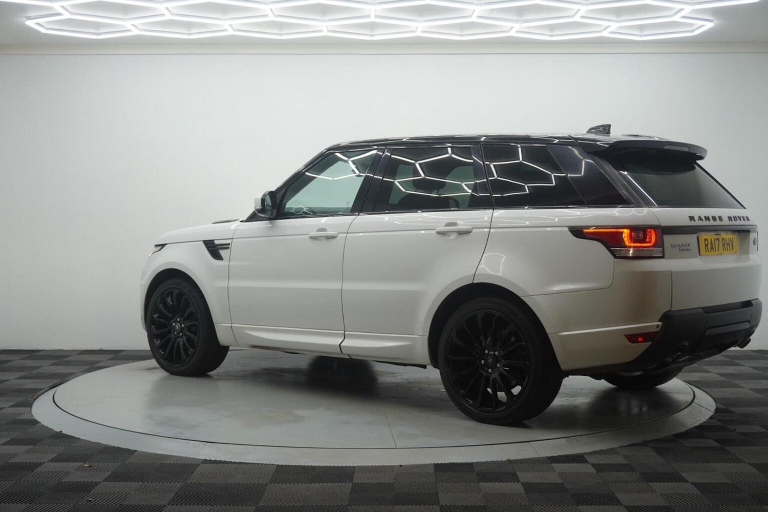 Used Land Rover Range Rover Sport 2017 for sale - 76712755: Photo 4