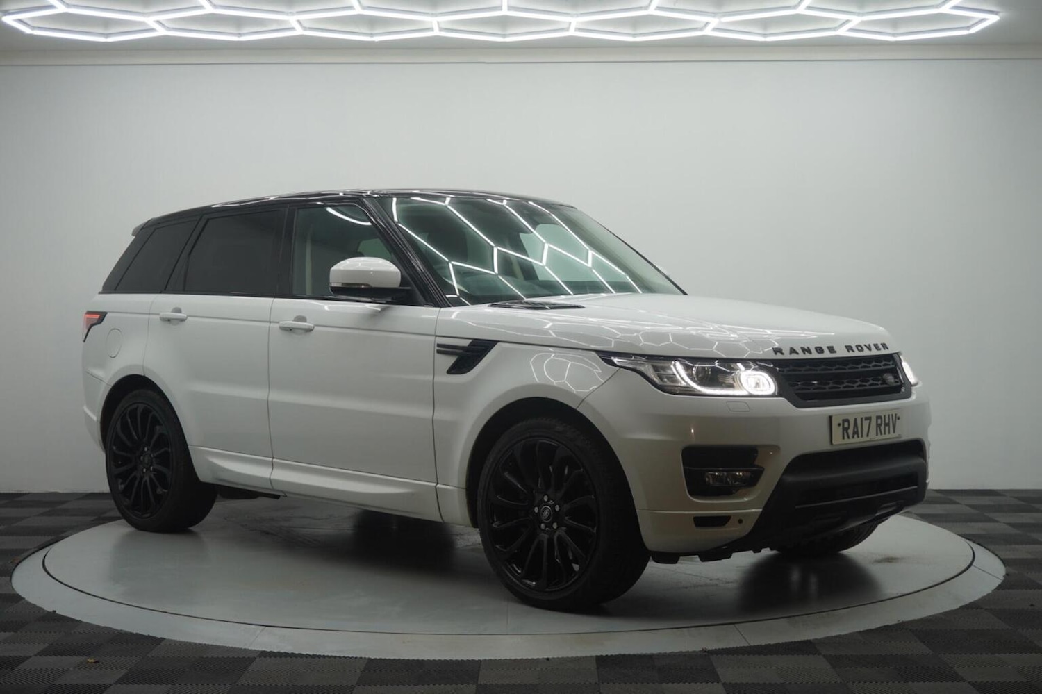 Used Land Rover Range Rover Sport 2017 for sale - 76712755: Photo 9