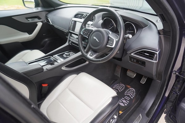 Used Jaguar F-Pace 2017 for sale - 76211835: Photo 42